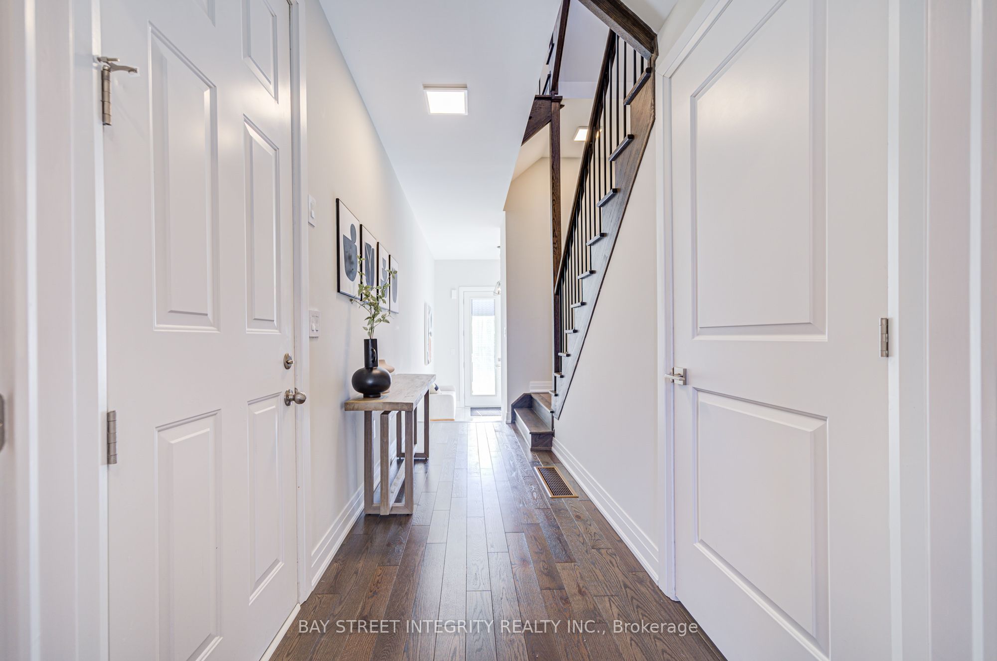 511 New England Court Property Photo 4