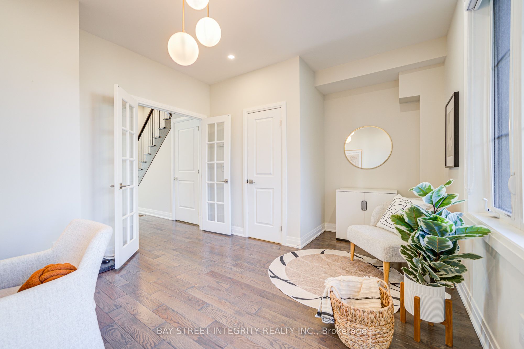 511 New England Court Property Photo 6