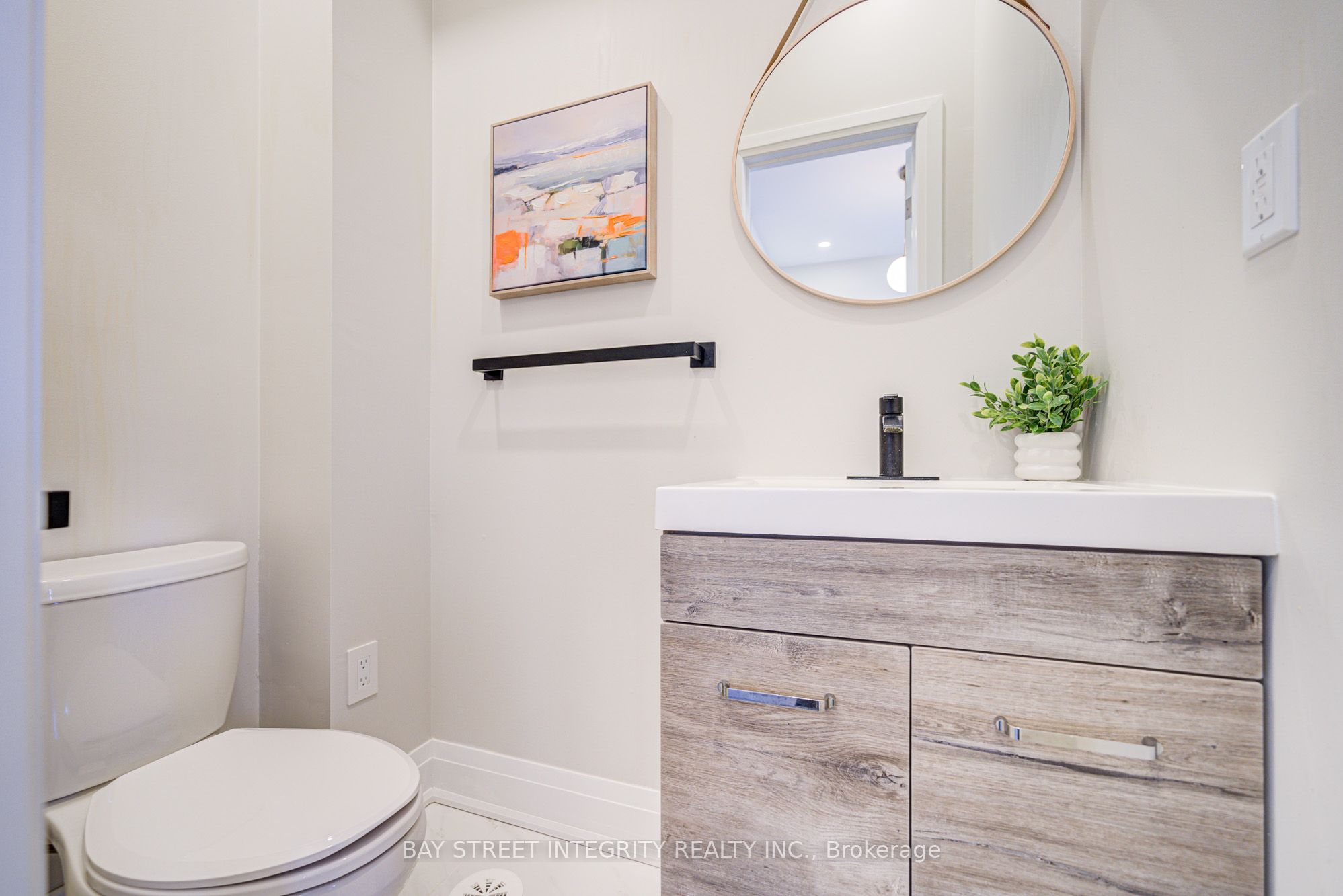 511 New England Court Property Photo 7