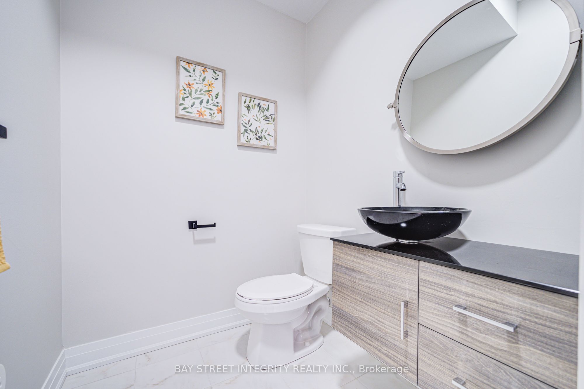 511 New England Court Property Photo 17