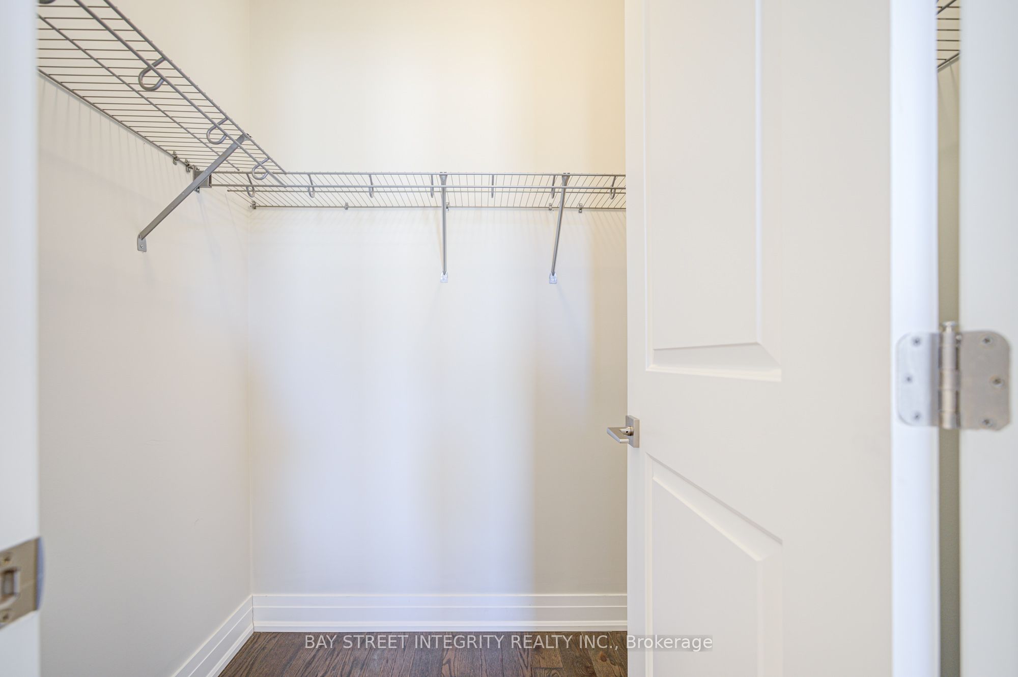 511 New England Court Property Photo 31