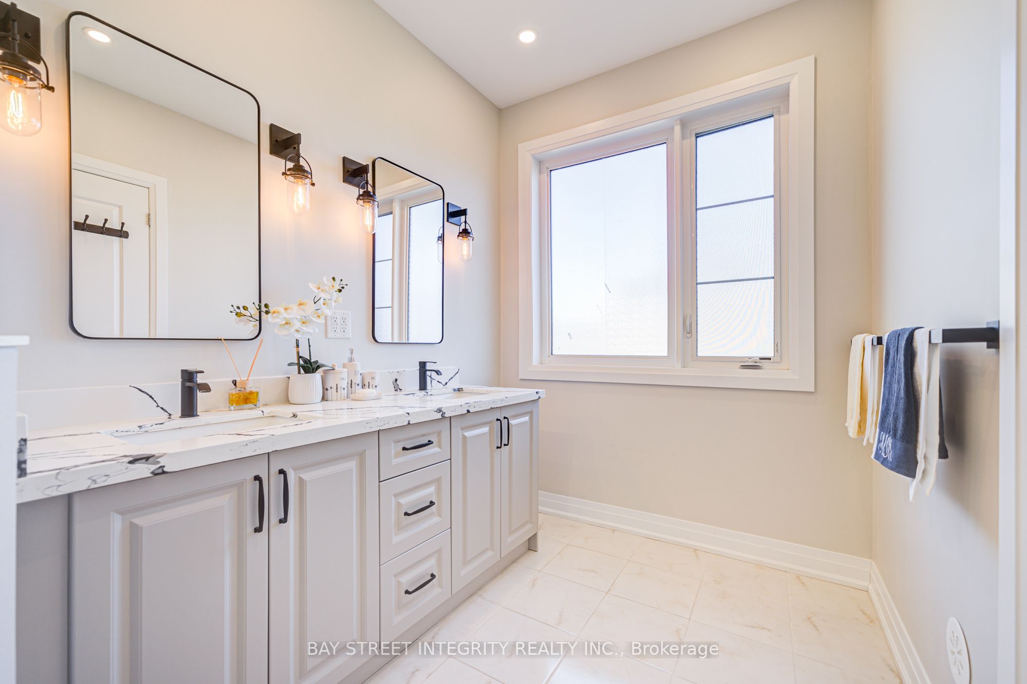 511 New England Court Property Photo 33