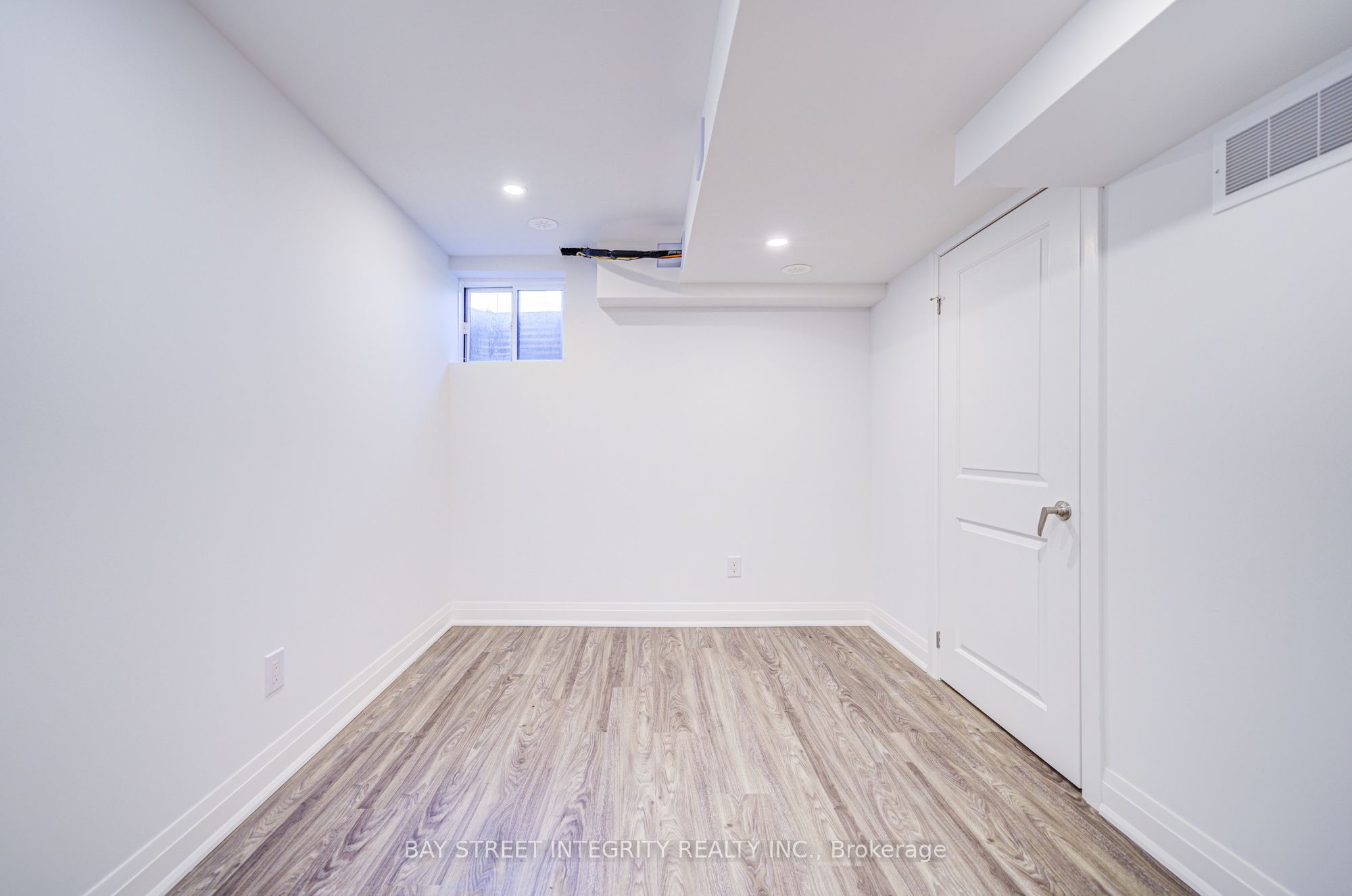 511 New England Court Property Photo 38