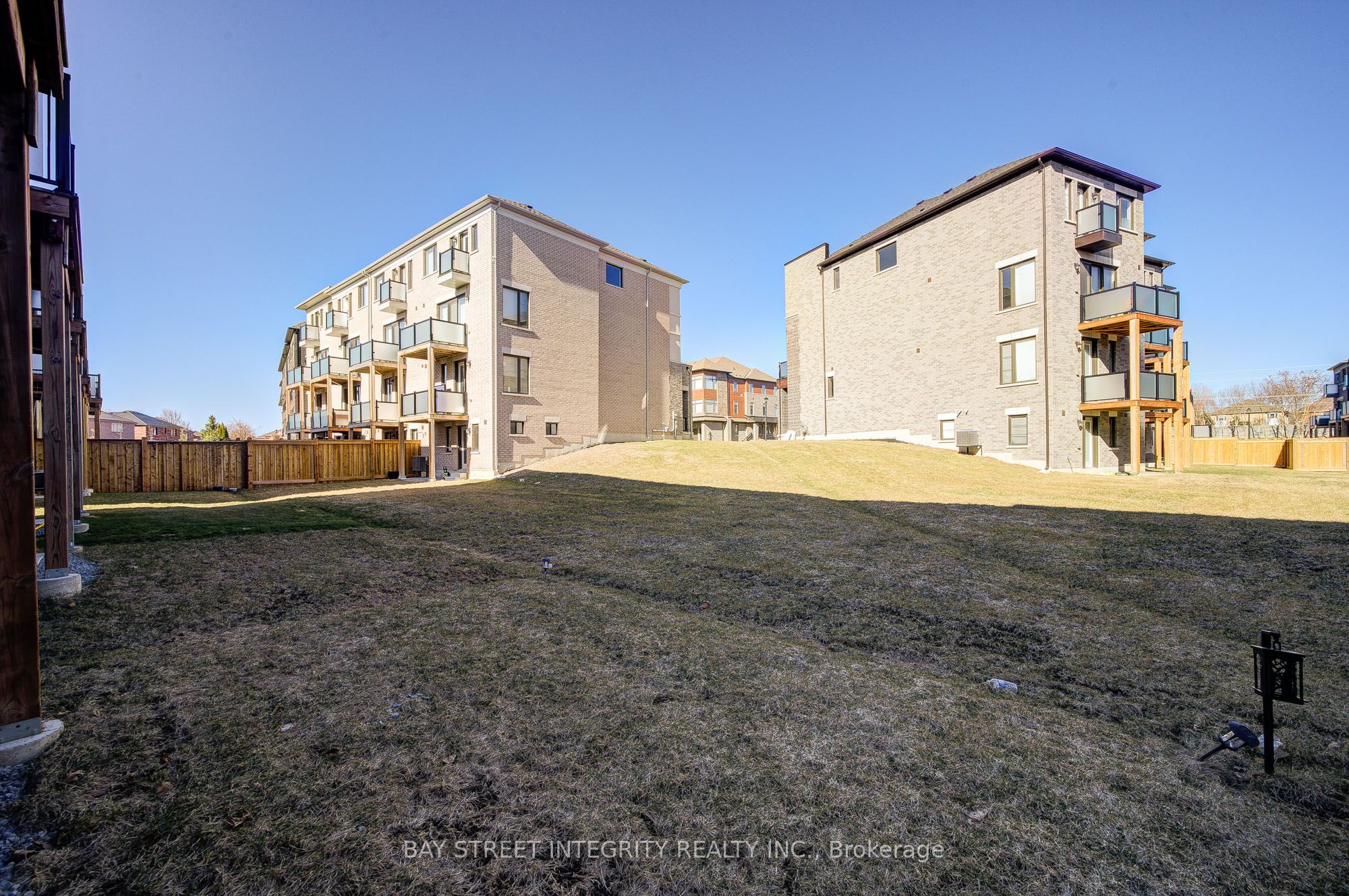 511 New England Court Property Photo 43