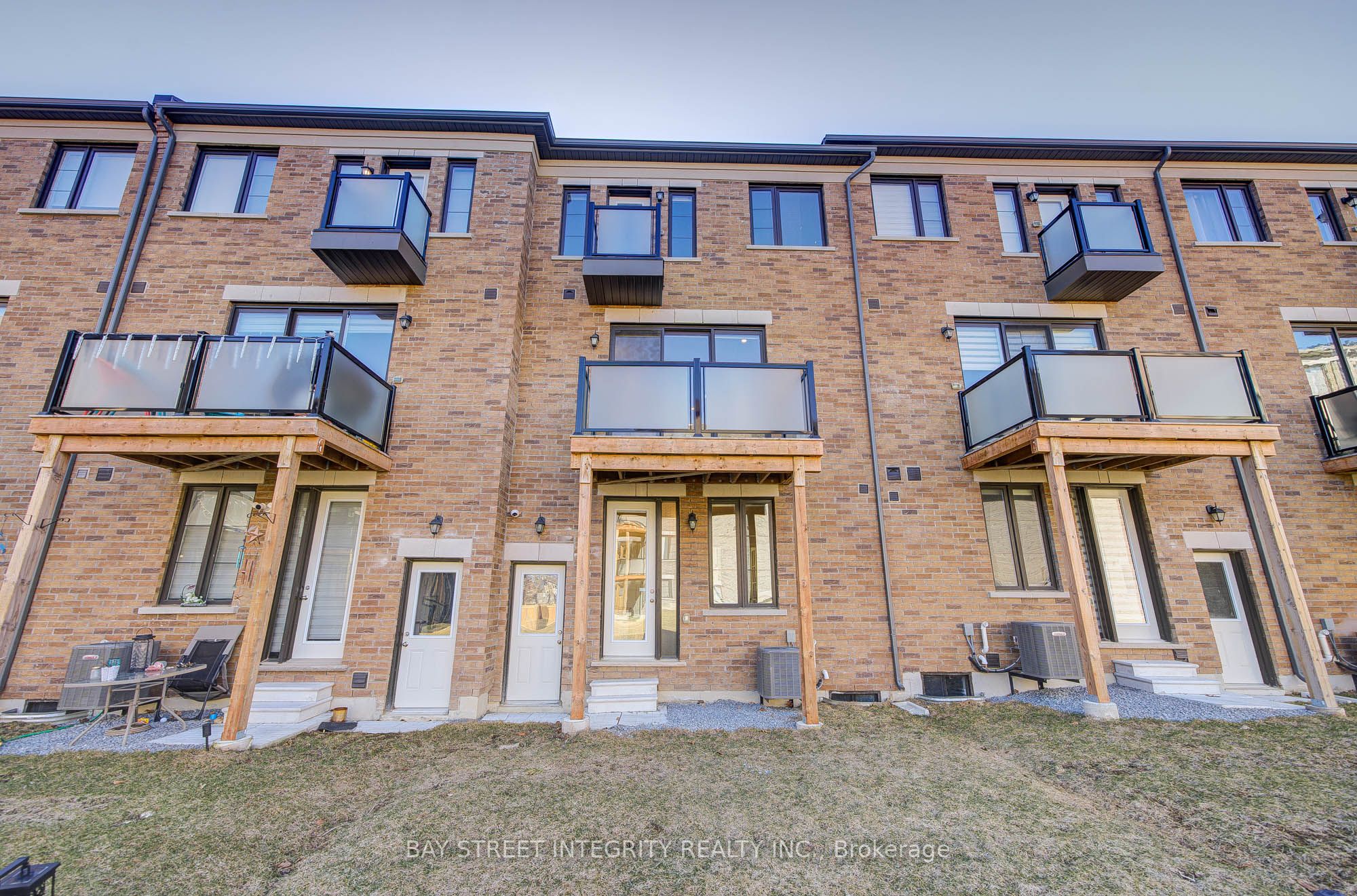 511 New England Court Property Photo 44