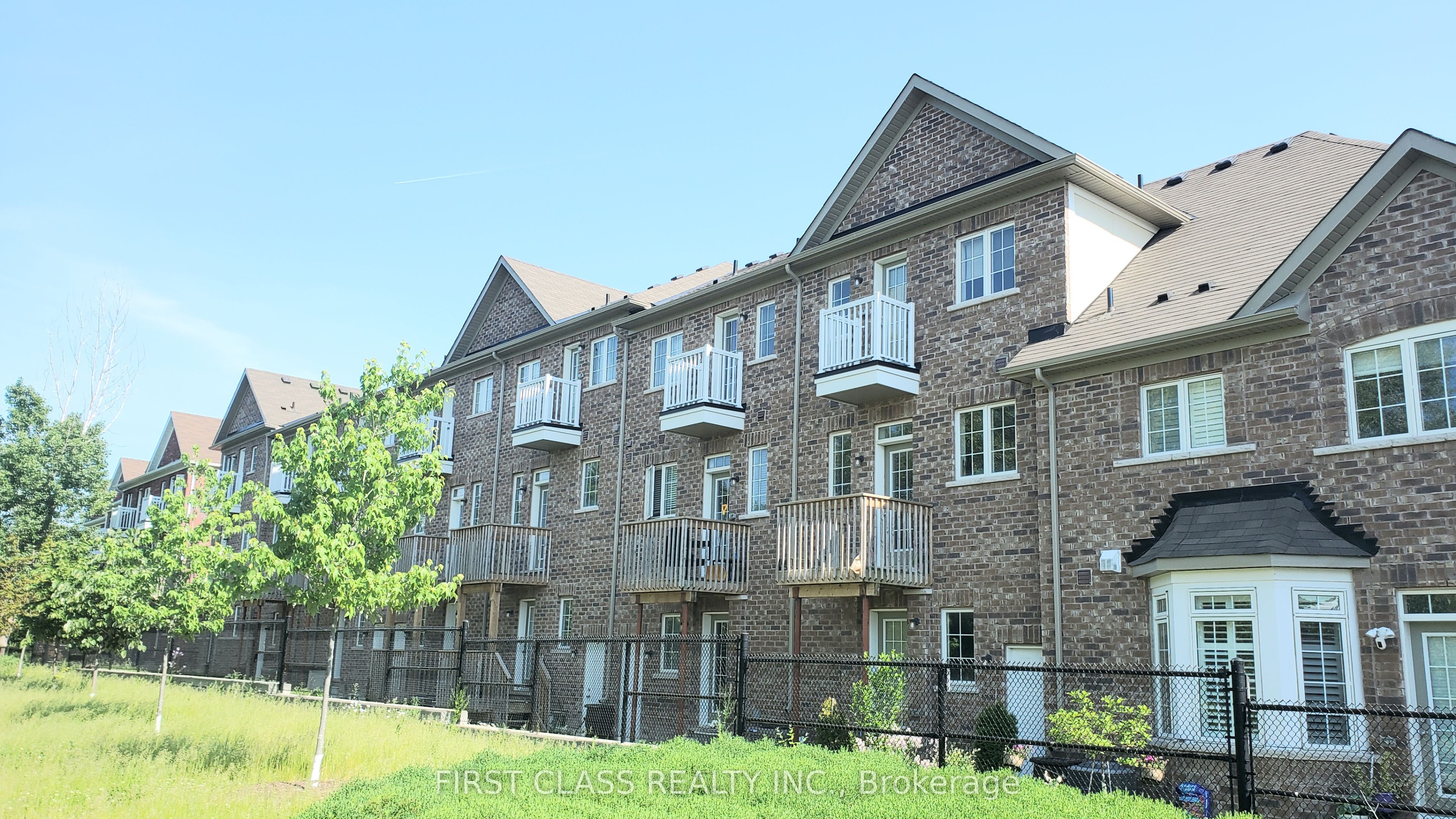 40 Roy Grove Way Property Photo 1