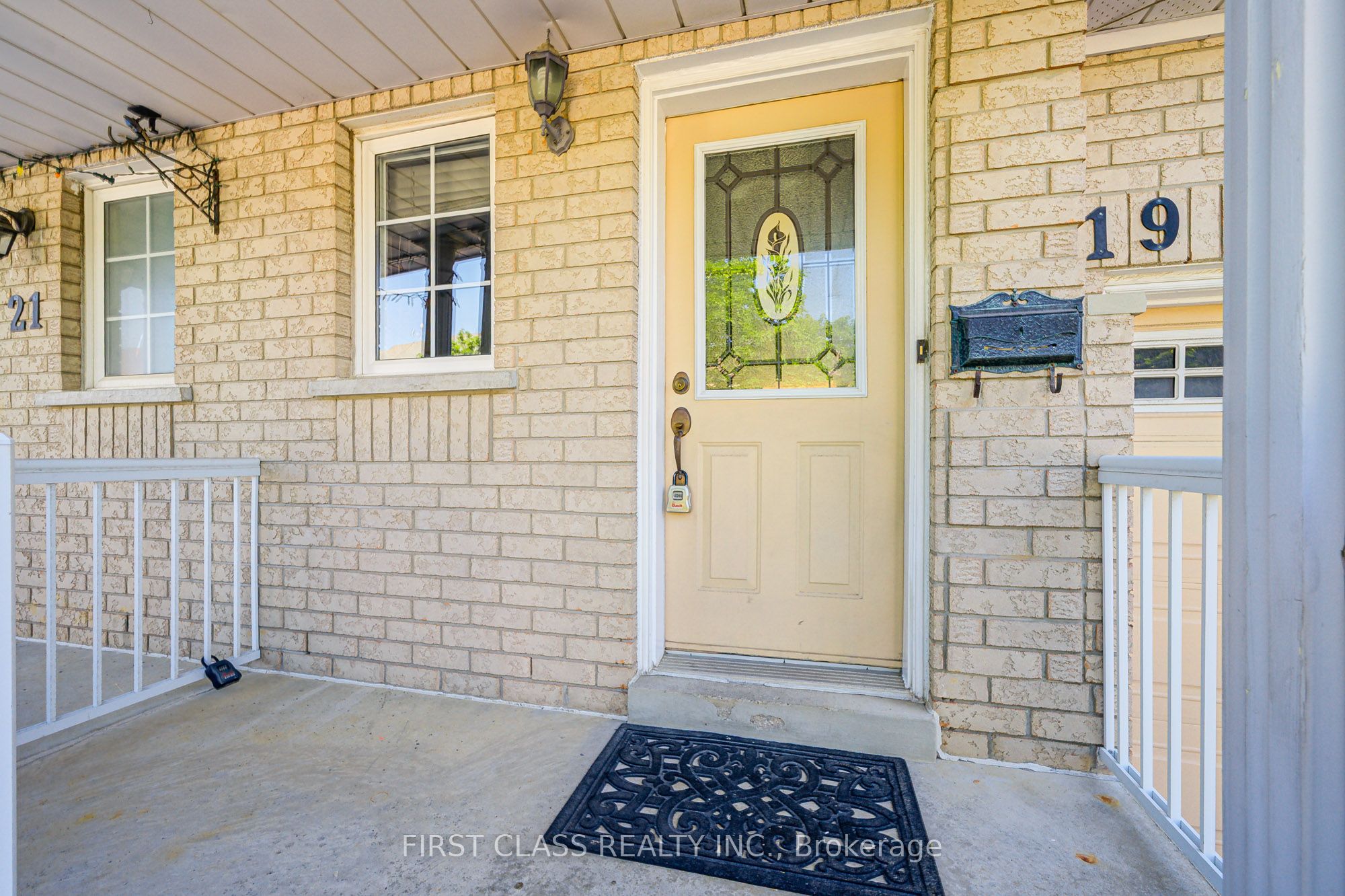 19 Benjamin Hood Crescent Property Photo 5