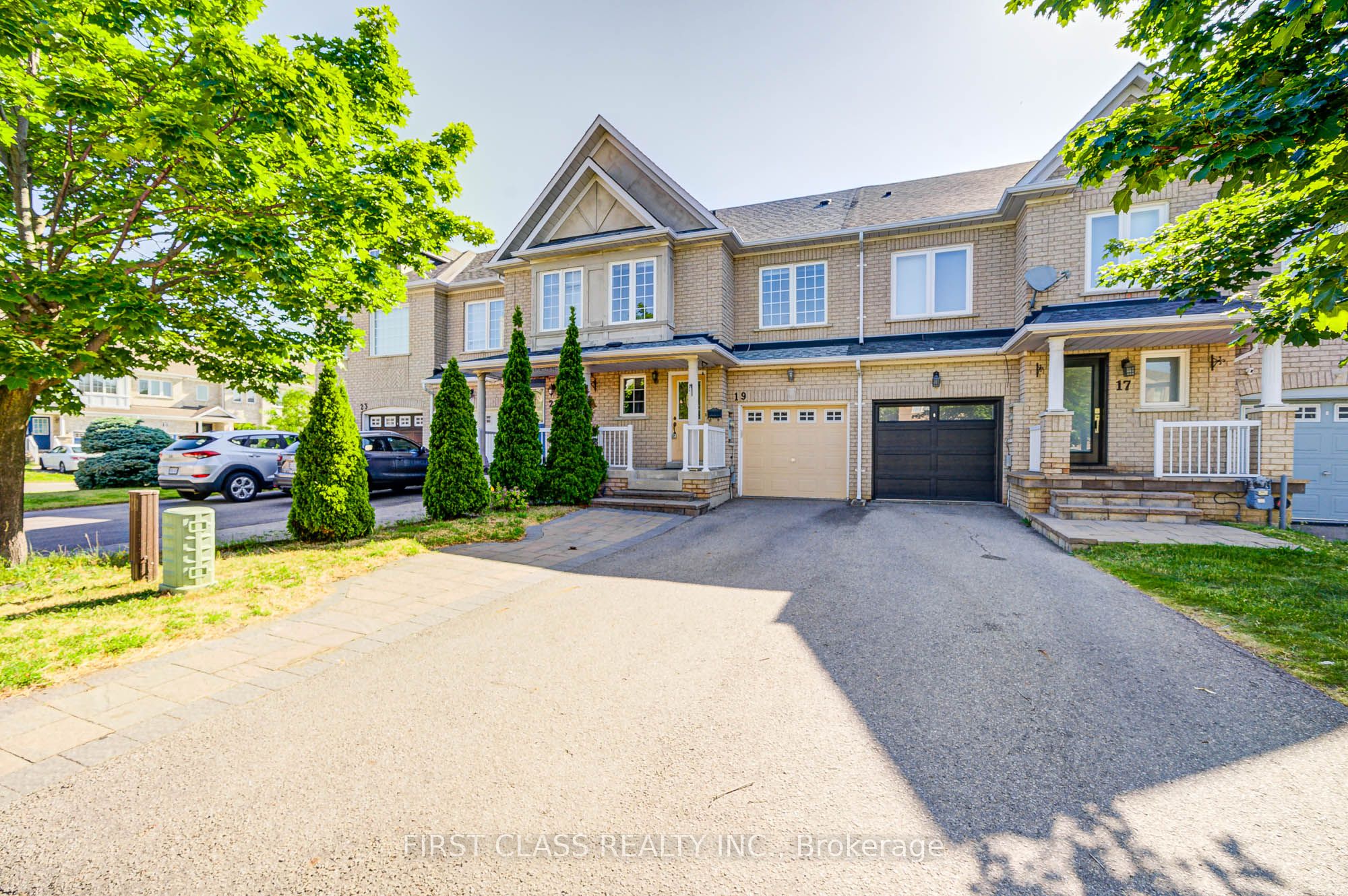19 Benjamin Hood Crescent Property Photo 6