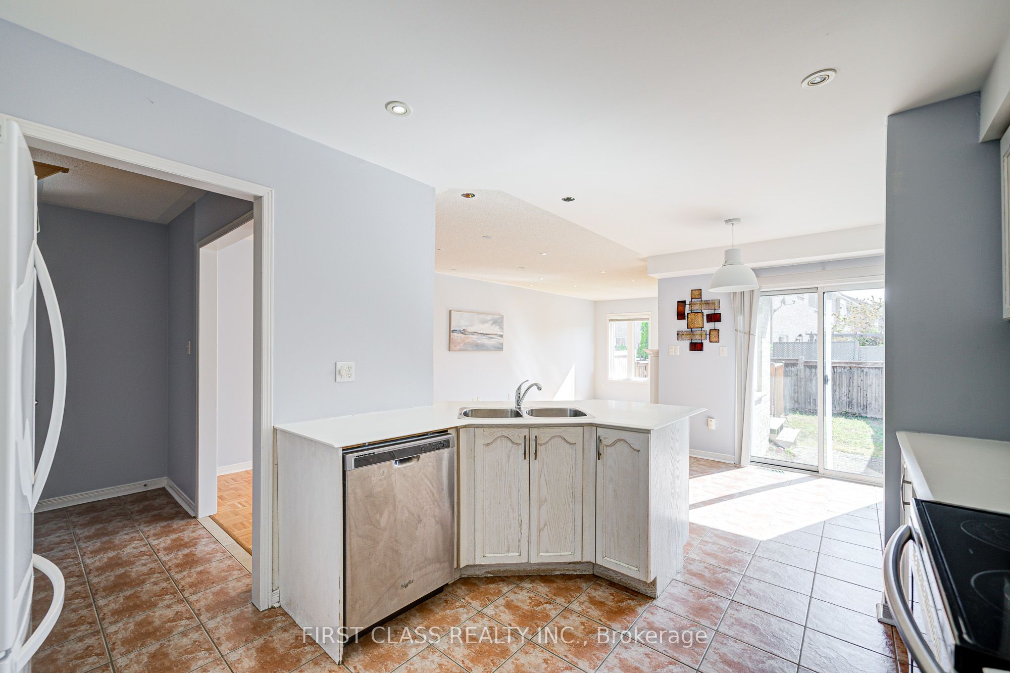 19 Benjamin Hood Crescent Property Photo 13