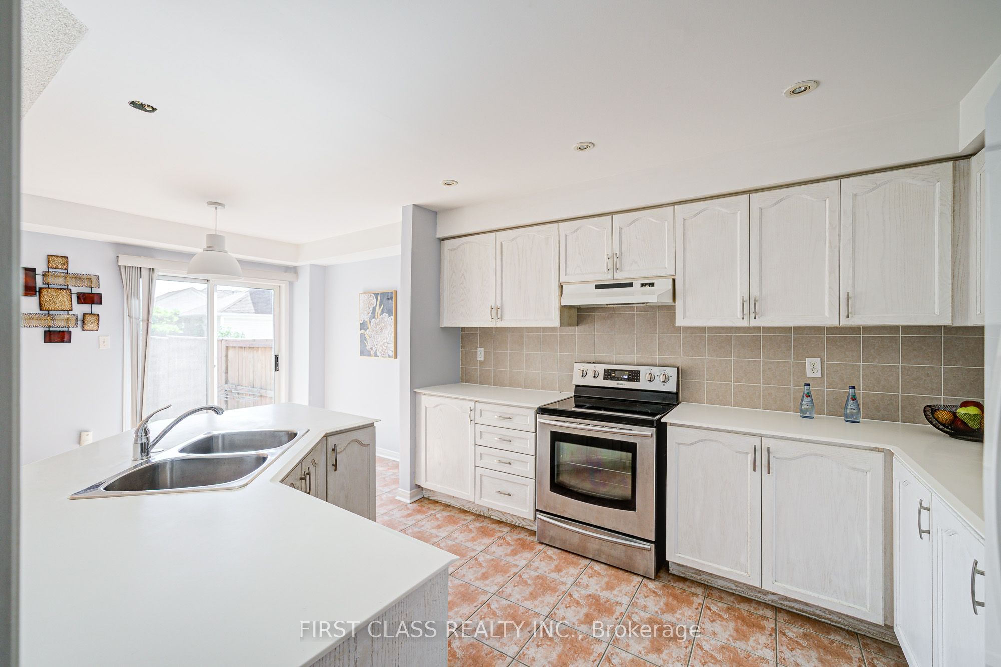 19 Benjamin Hood Crescent Property Photo 14