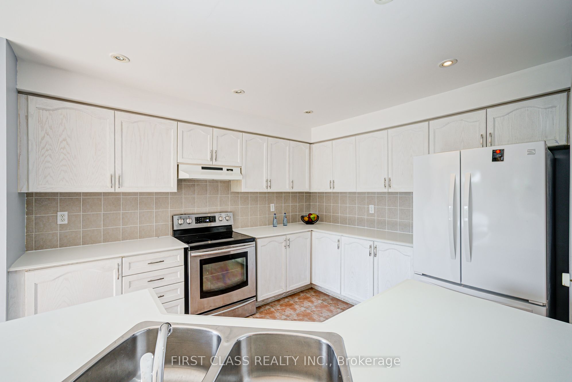19 Benjamin Hood Crescent Property Photo 16