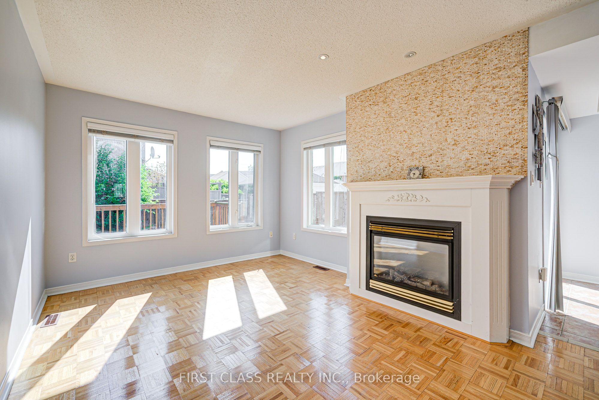 19 Benjamin Hood Crescent Property Photo 23
