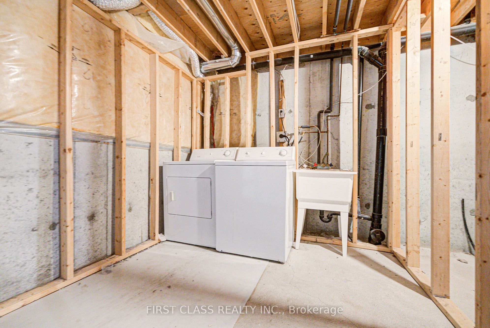 19 Benjamin Hood Crescent Property Photo 44