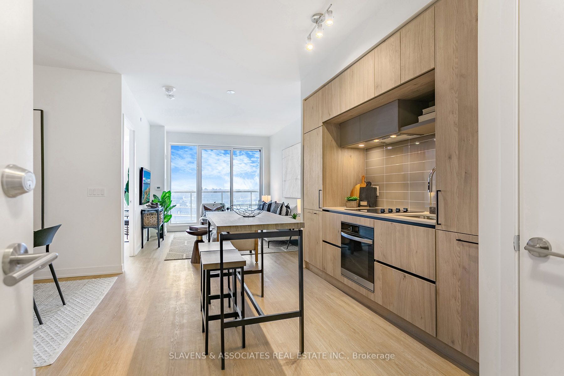 #515 - 6 David Eyer Road Property Photo 1