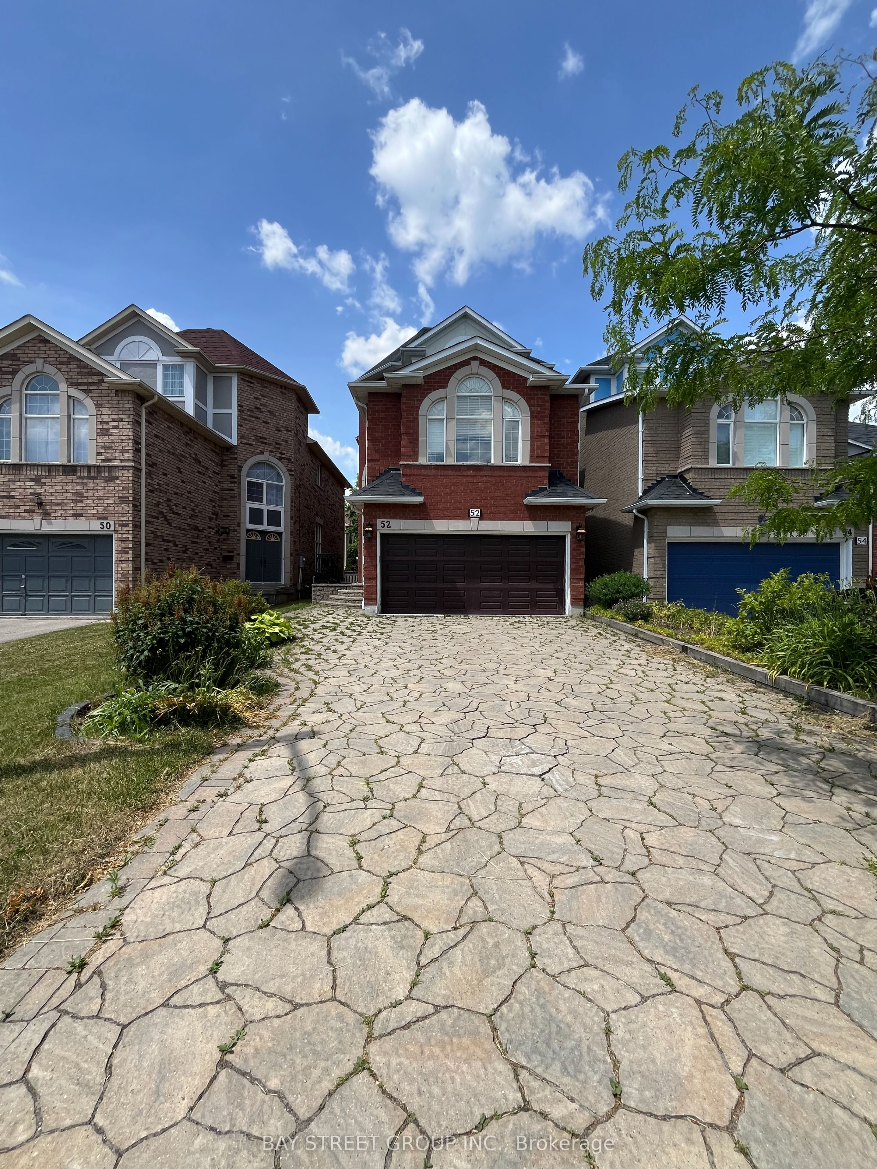 52 Queensway Drive Property Photo 1