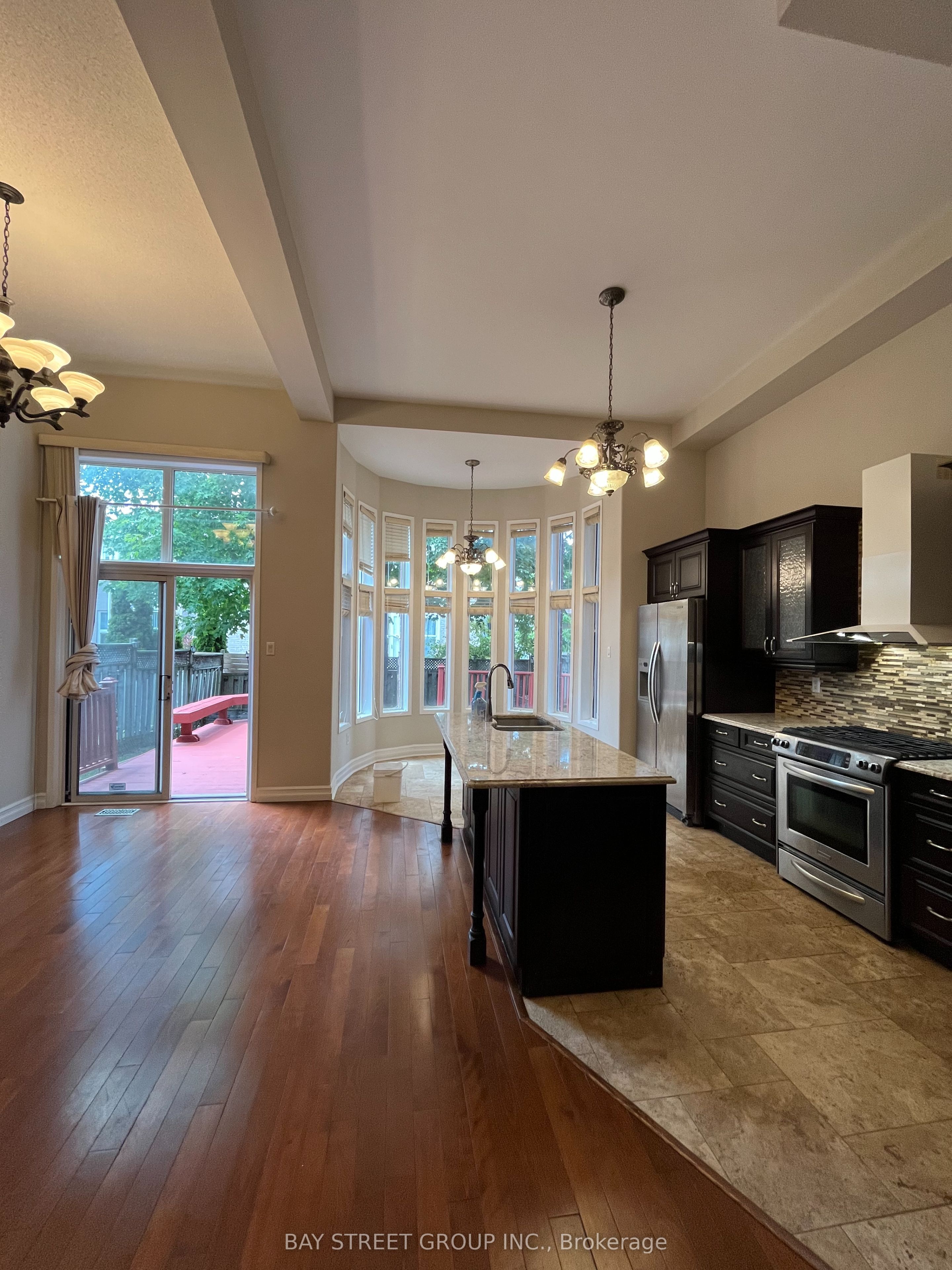 52 Queensway Drive Property Photo 4