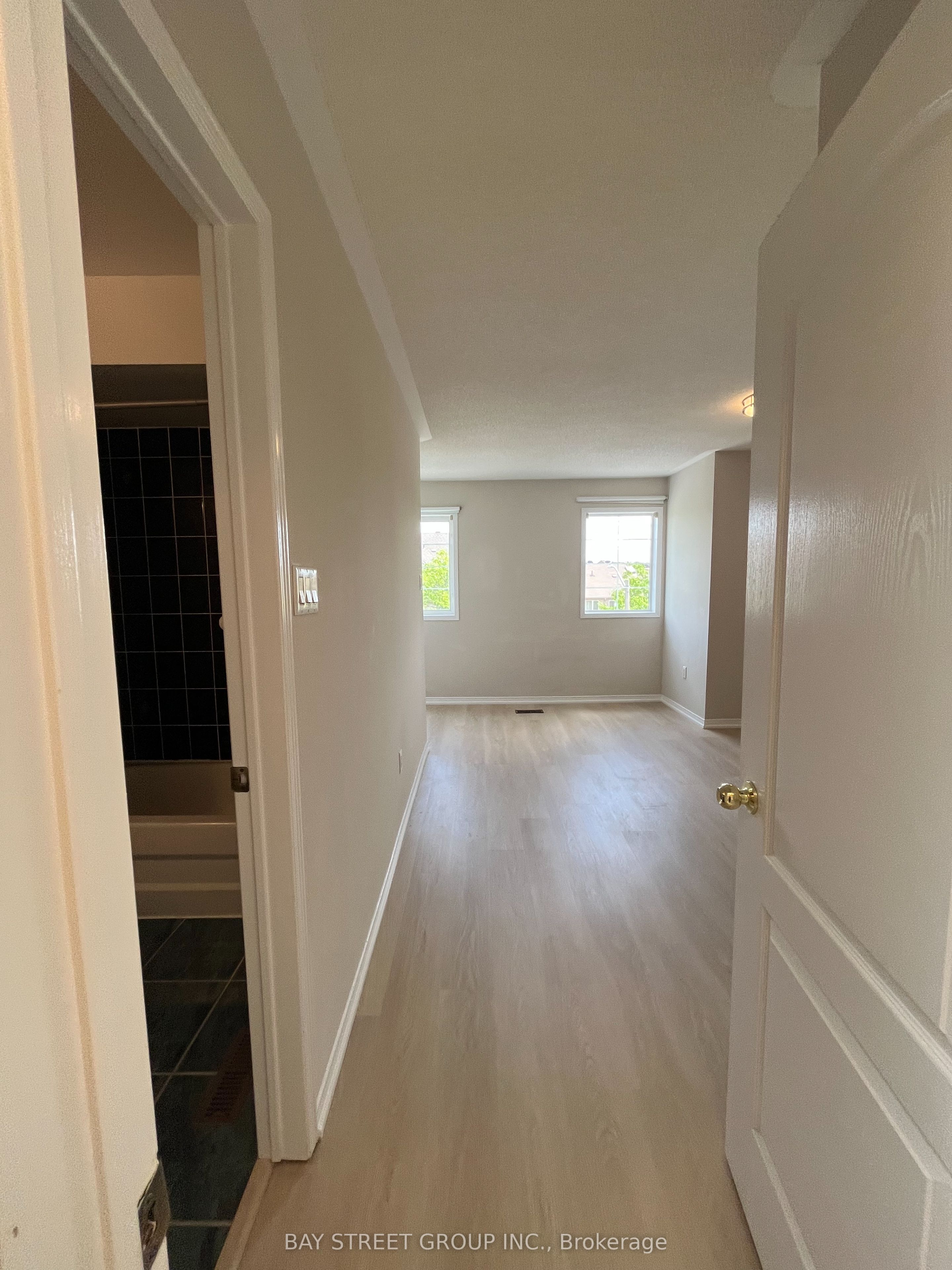 52 Queensway Drive Property Photo 7