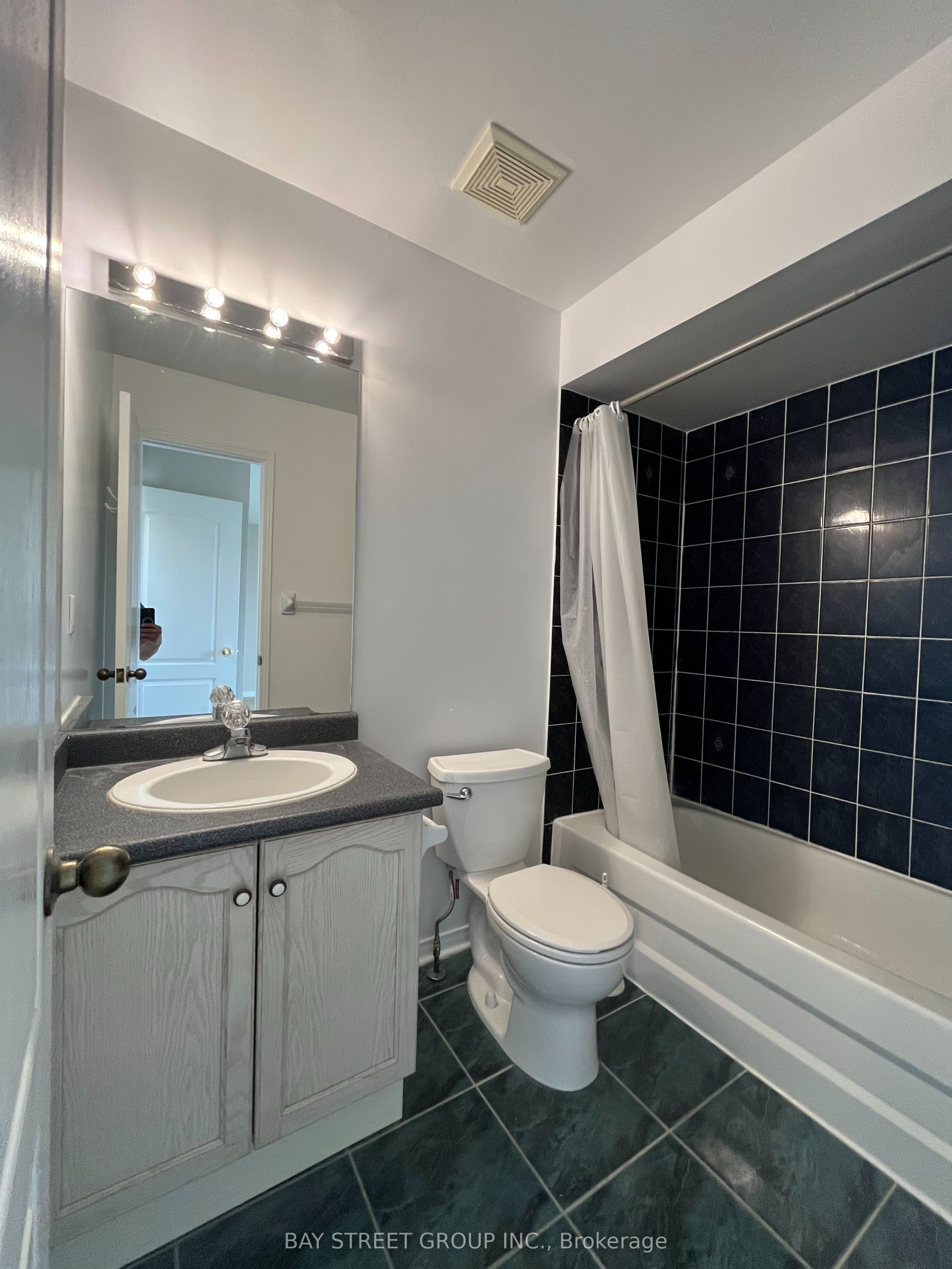 52 Queensway Drive Property Photo 8