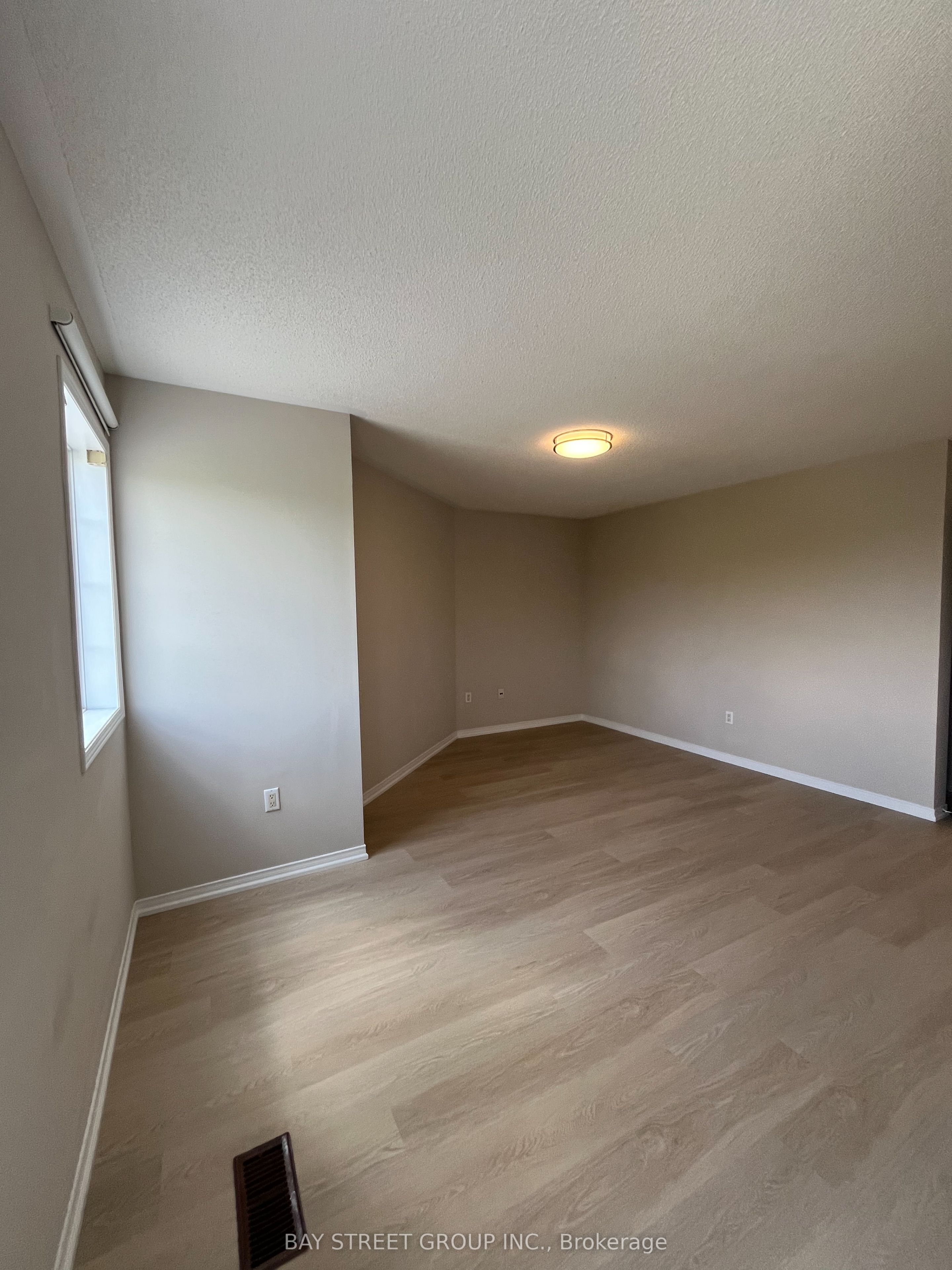 52 Queensway Drive Property Photo 11
