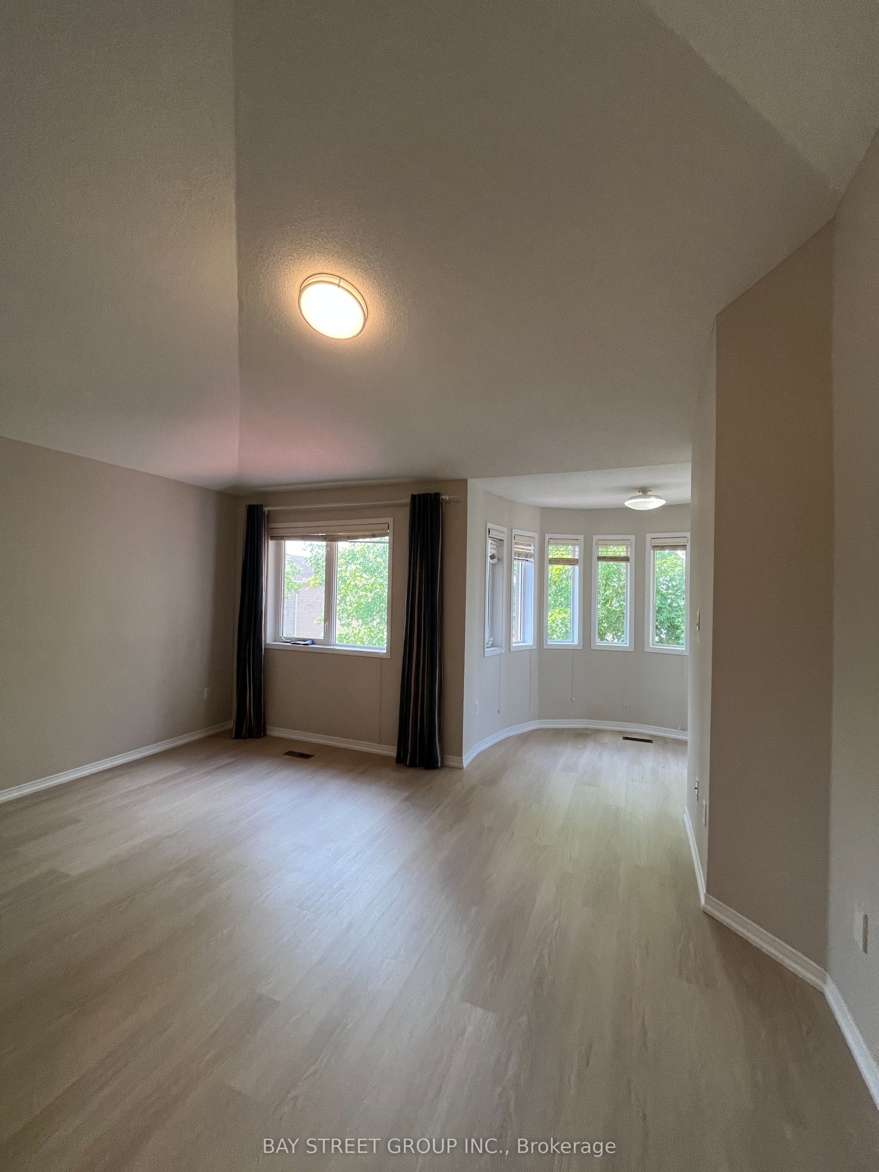 52 Queensway Drive Property Photo 15