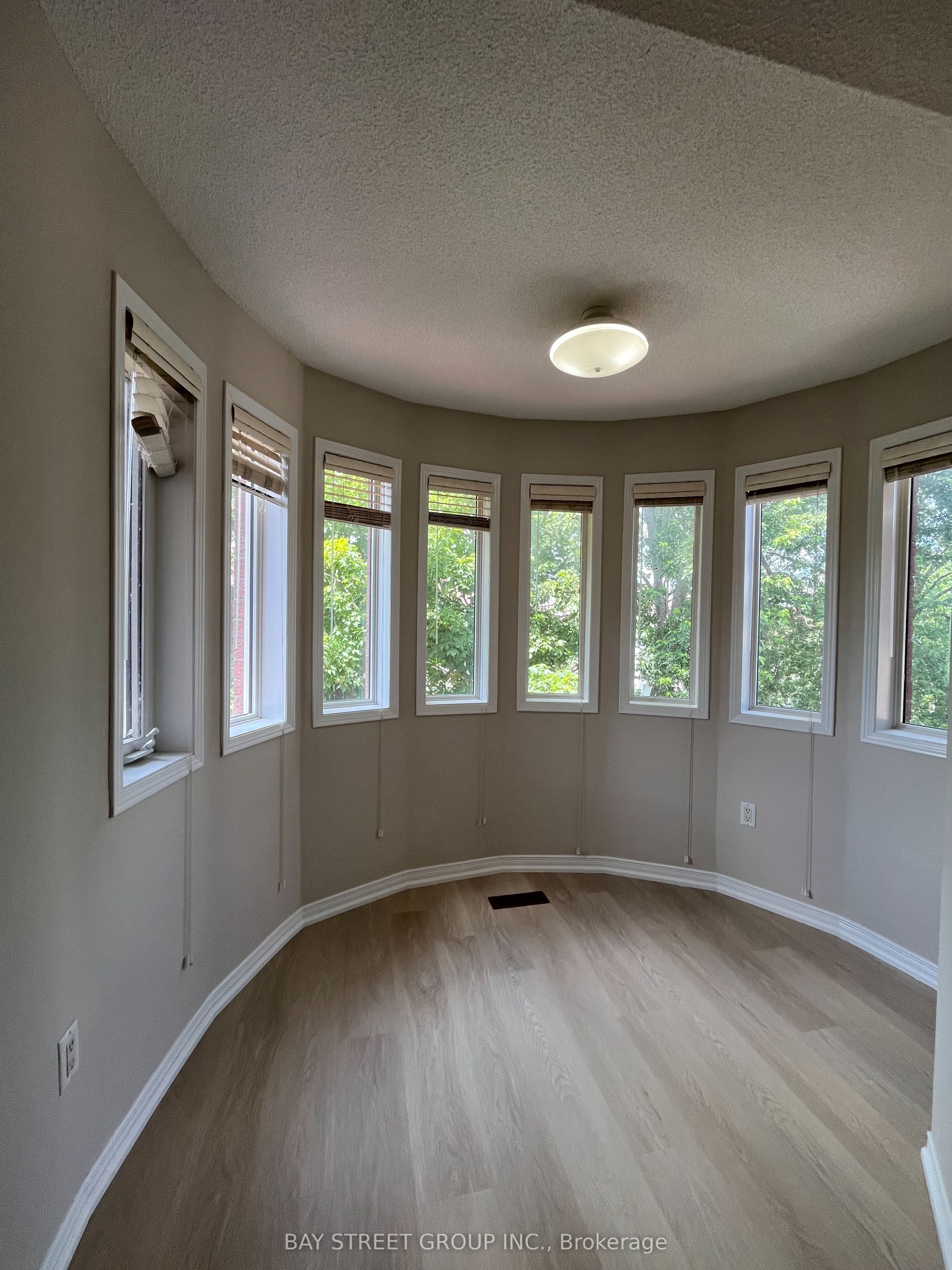 52 Queensway Drive Property Photo 16