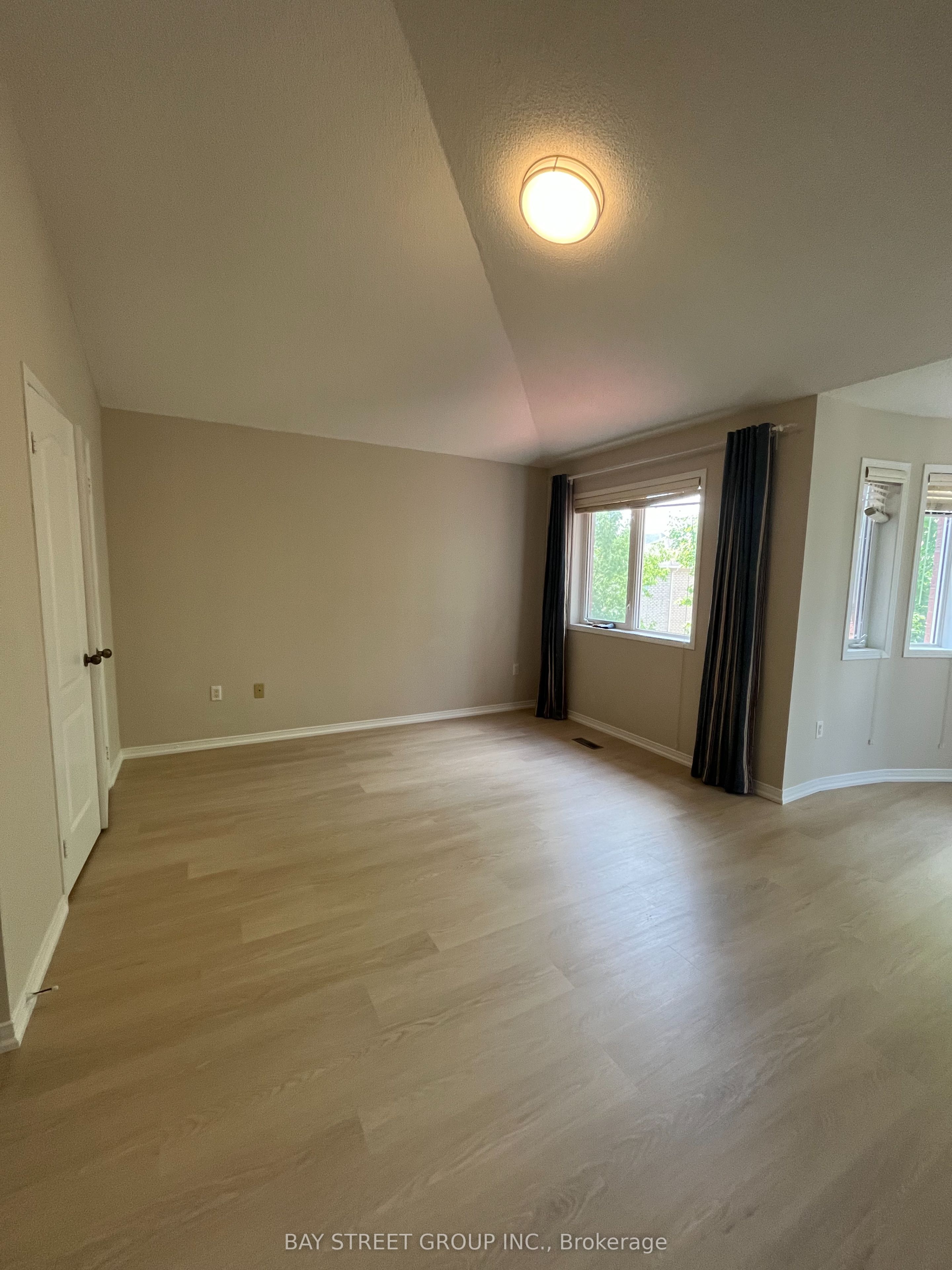 52 Queensway Drive Property Photo 17