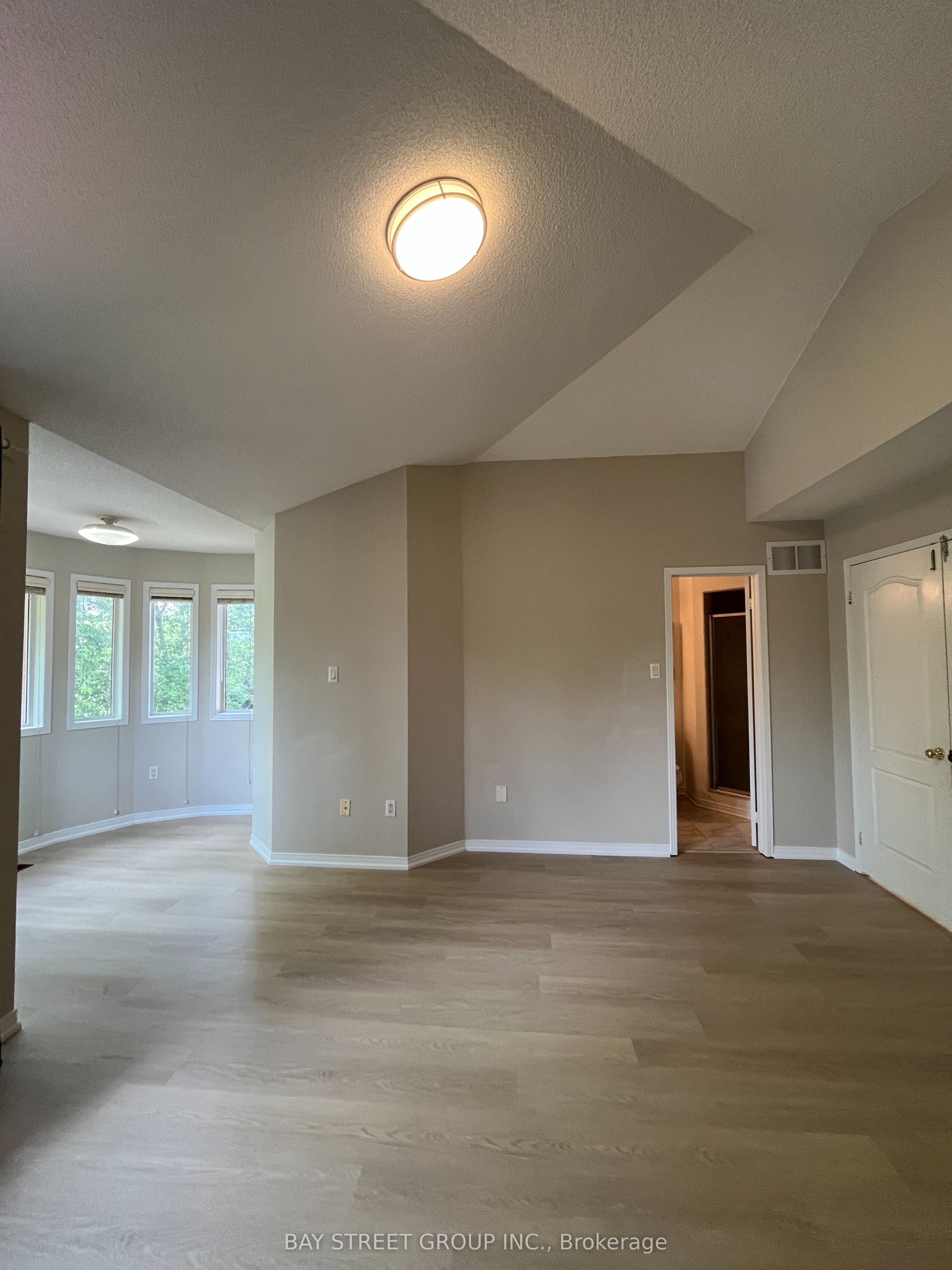 52 Queensway Drive Property Photo 18