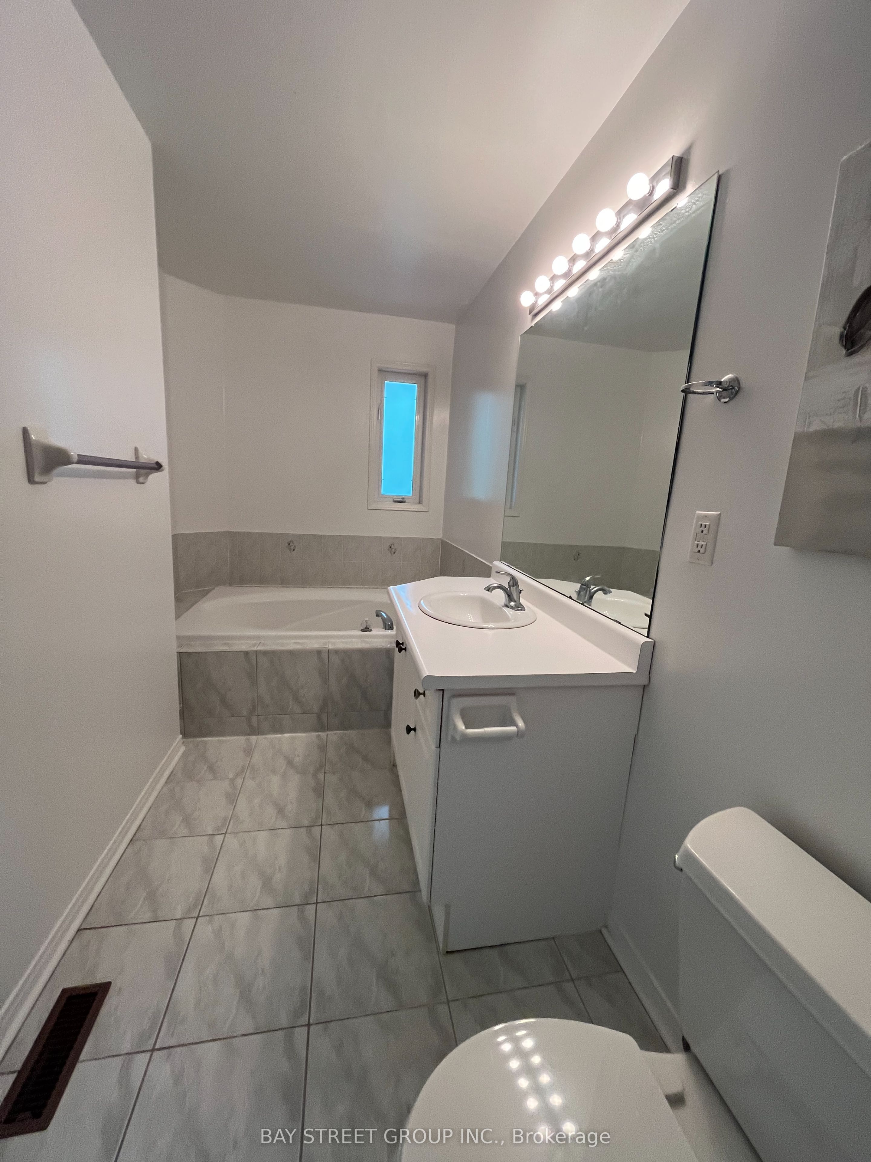52 Queensway Drive Property Photo 20