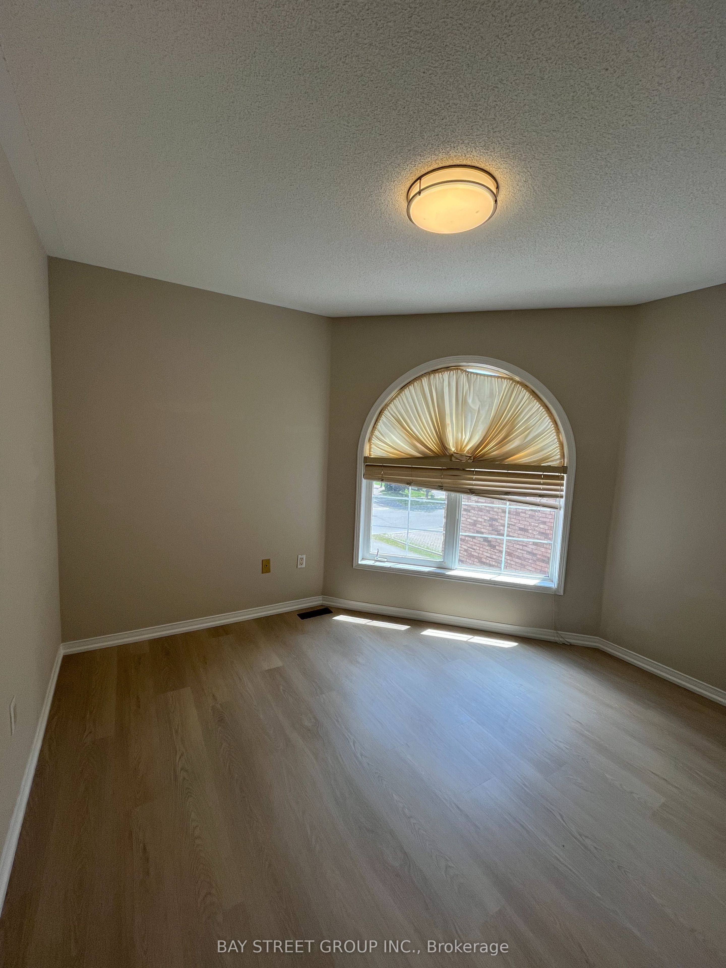 52 Queensway Drive Property Photo 26
