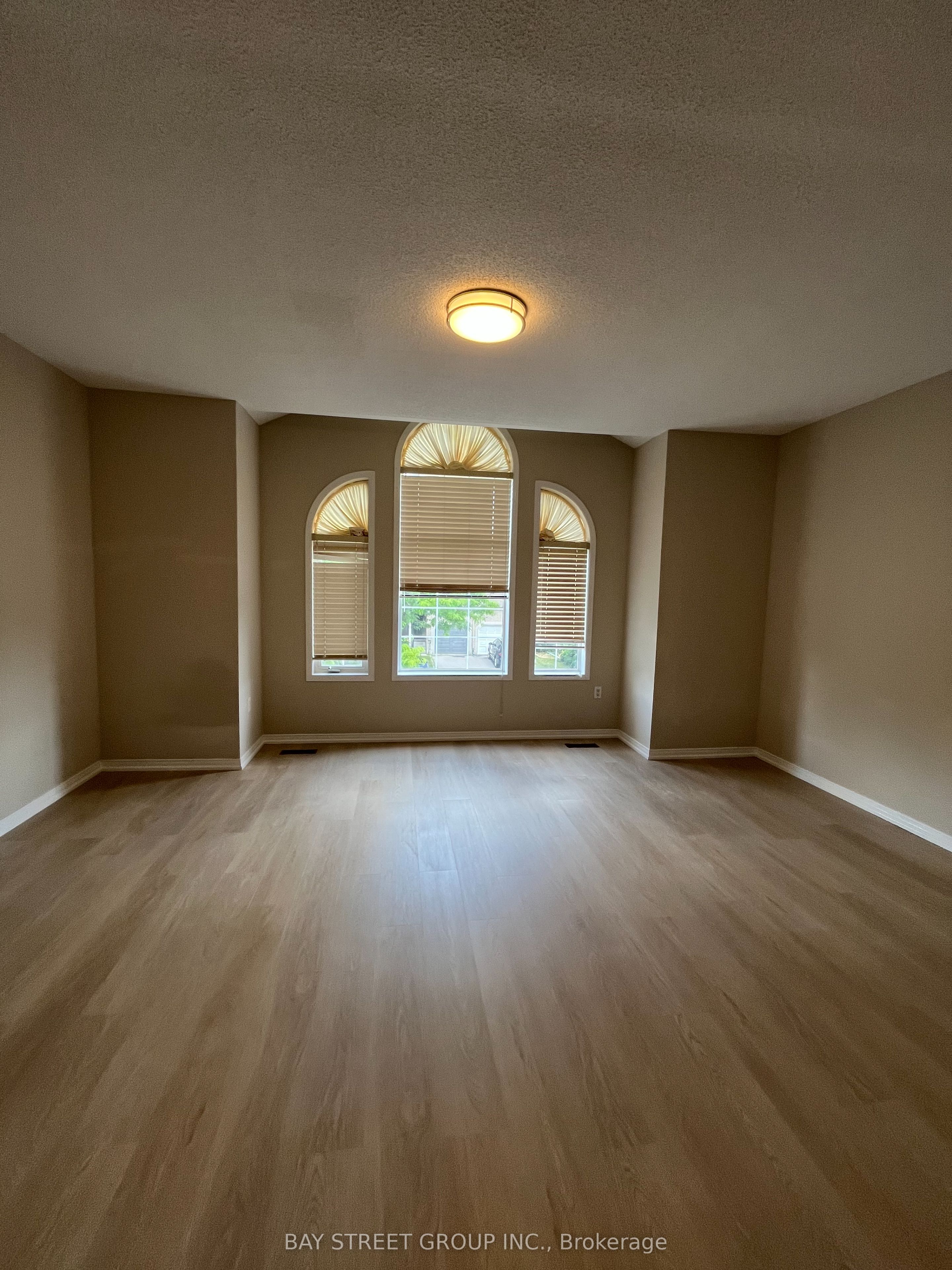 52 Queensway Drive Property Photo 29