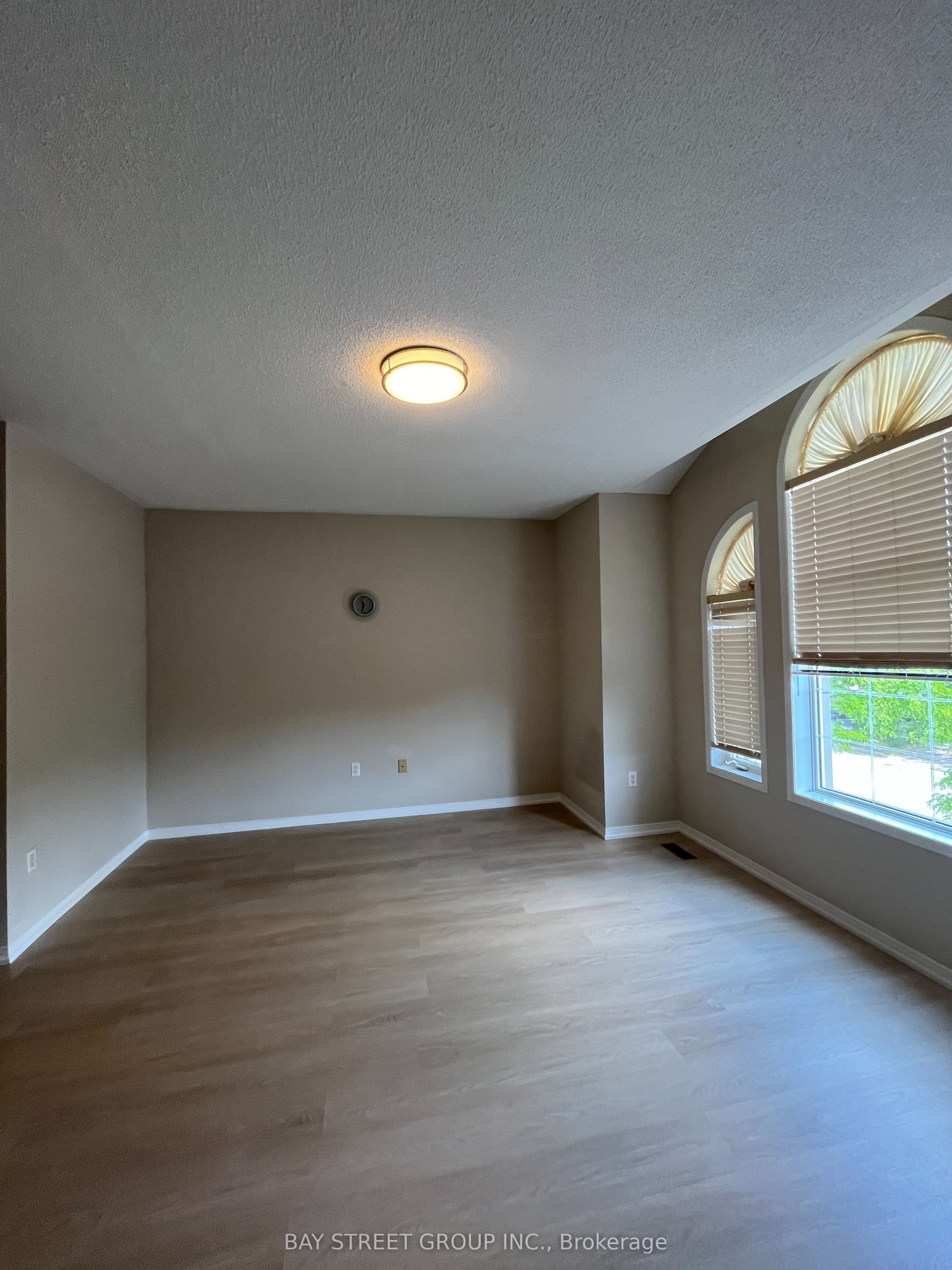 52 Queensway Drive Property Photo 31