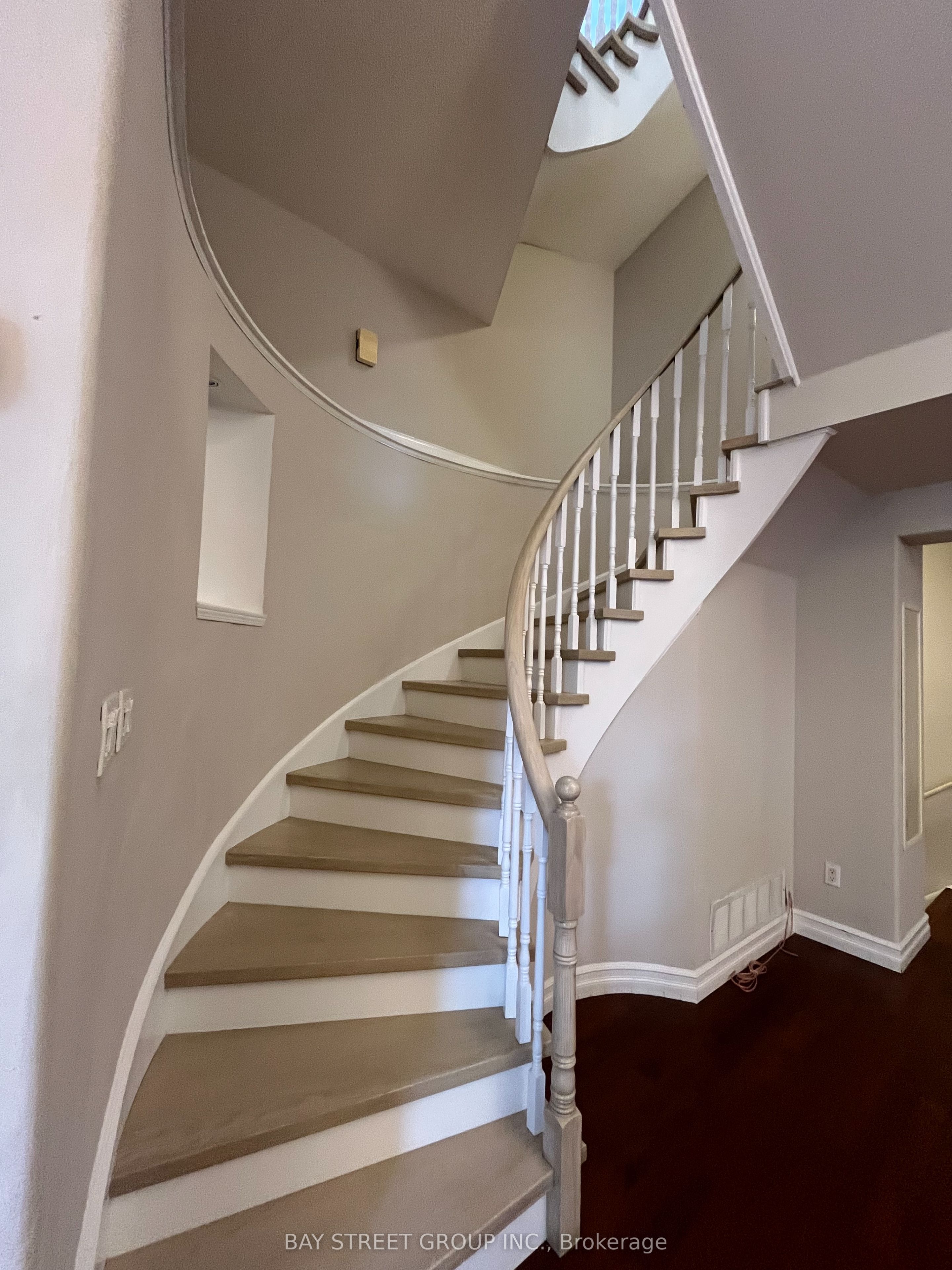 52 Queensway Drive Property Photo 34