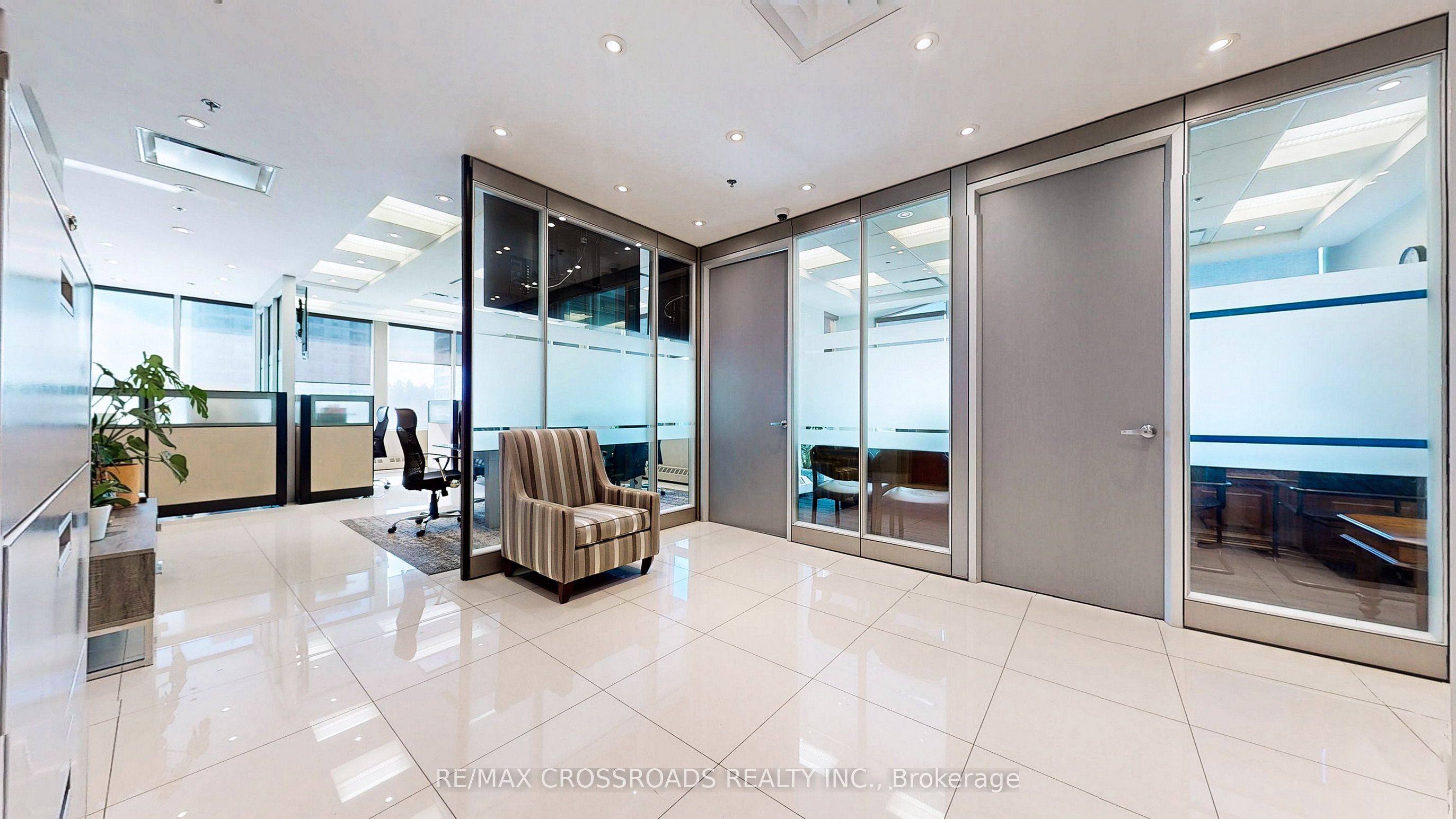 #phk - 7368 Yonge Street Property Photo 4