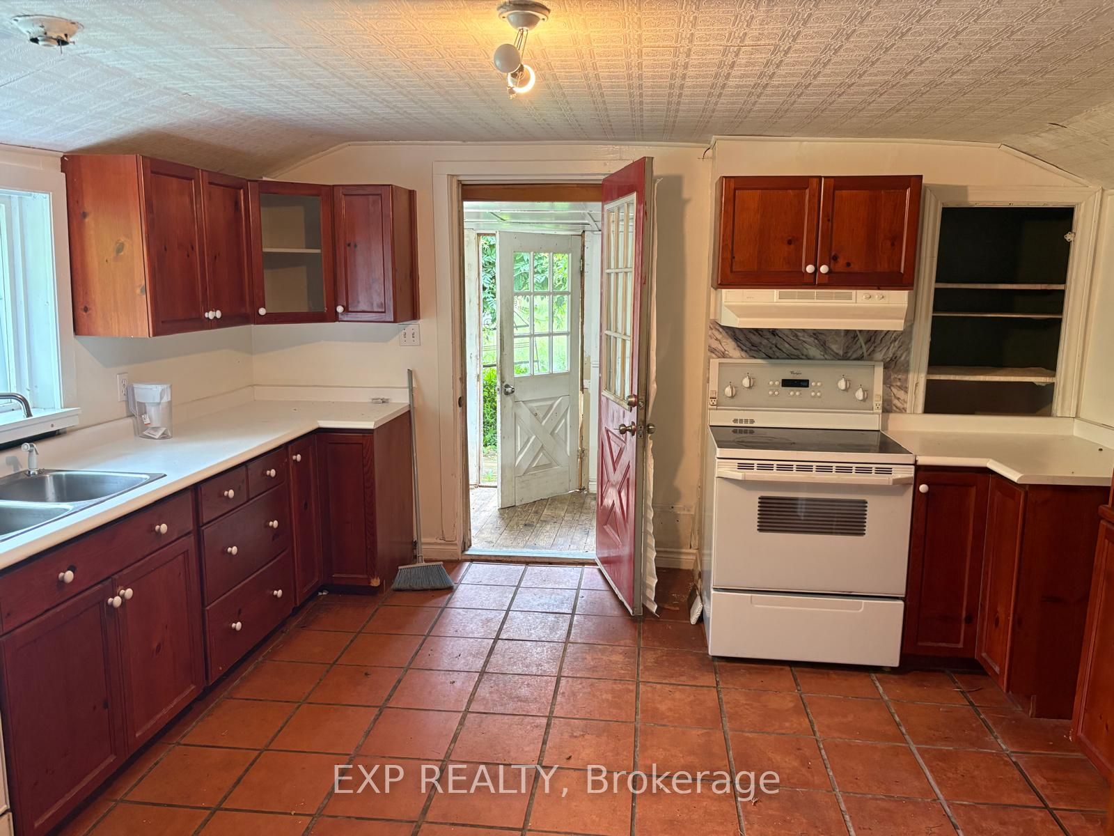 238 Main Street N Property Photo 12