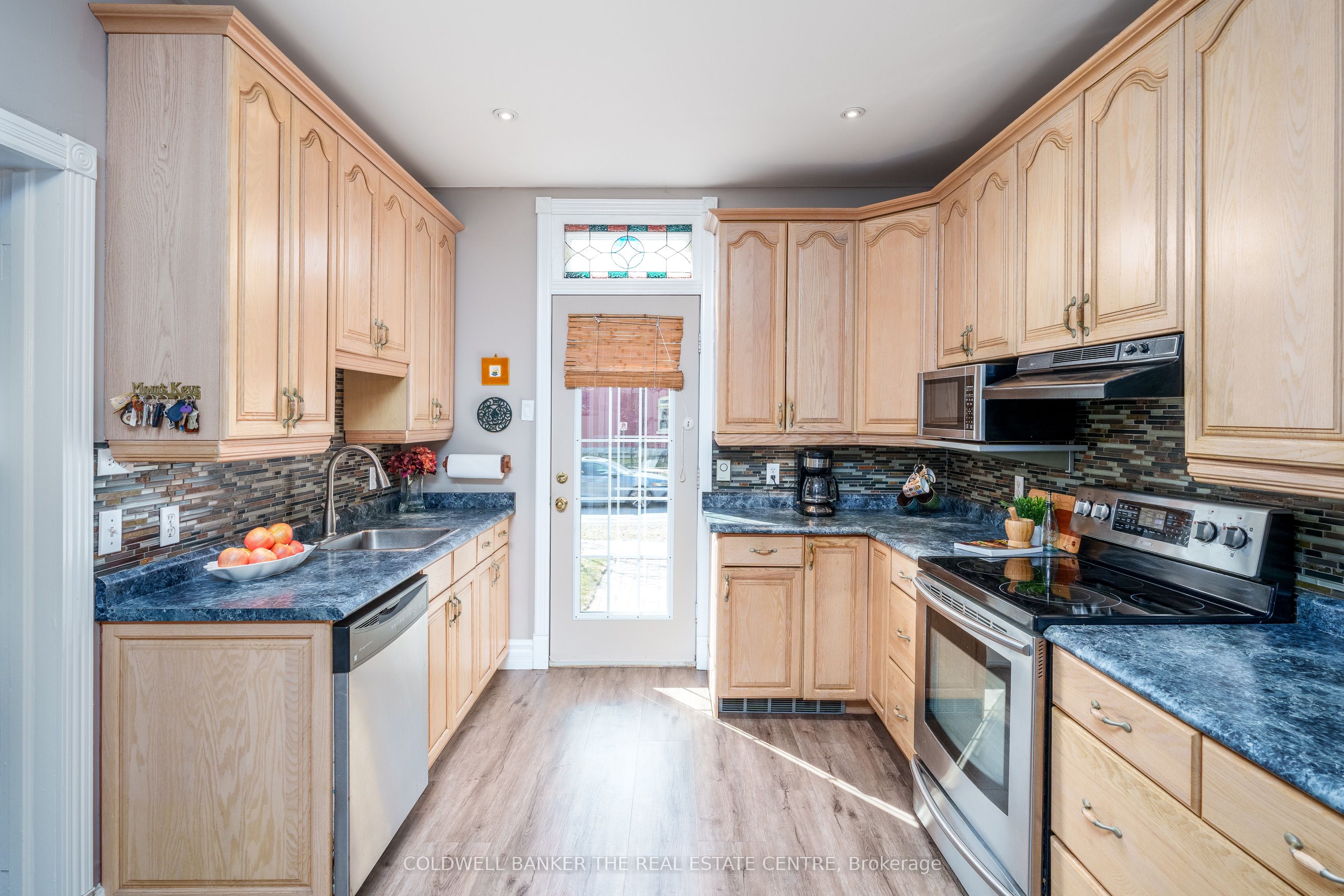 102 Wellington Street E Property Photo 8