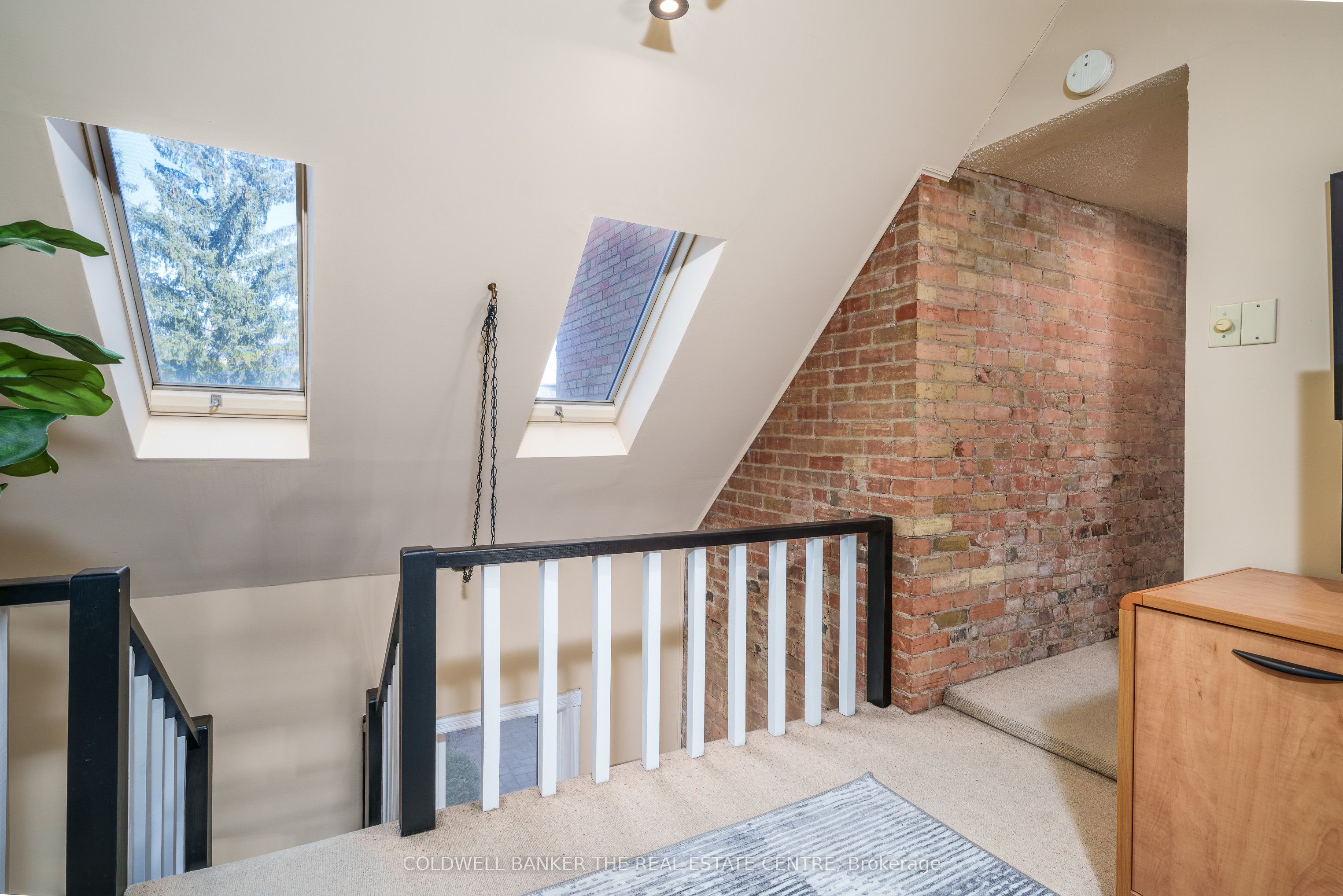 102 Wellington Street E Property Photo 13