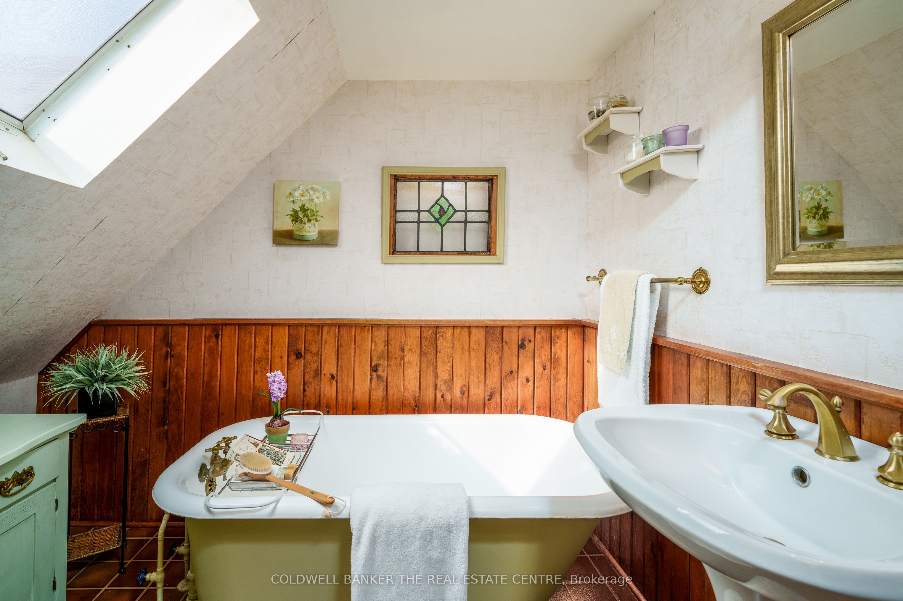 102 Wellington Street E Property Photo 23