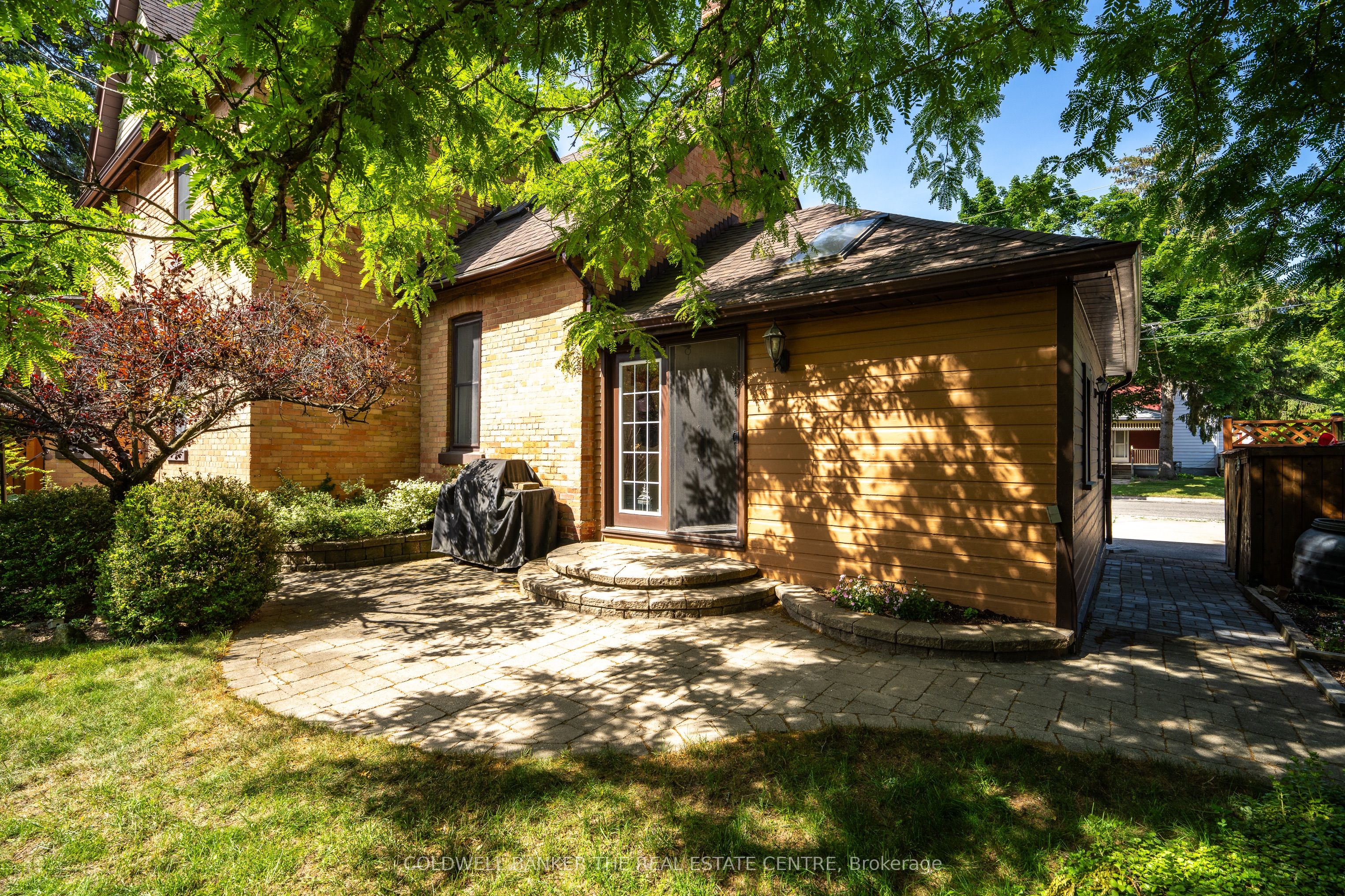 102 Wellington Street E Property Photo 26