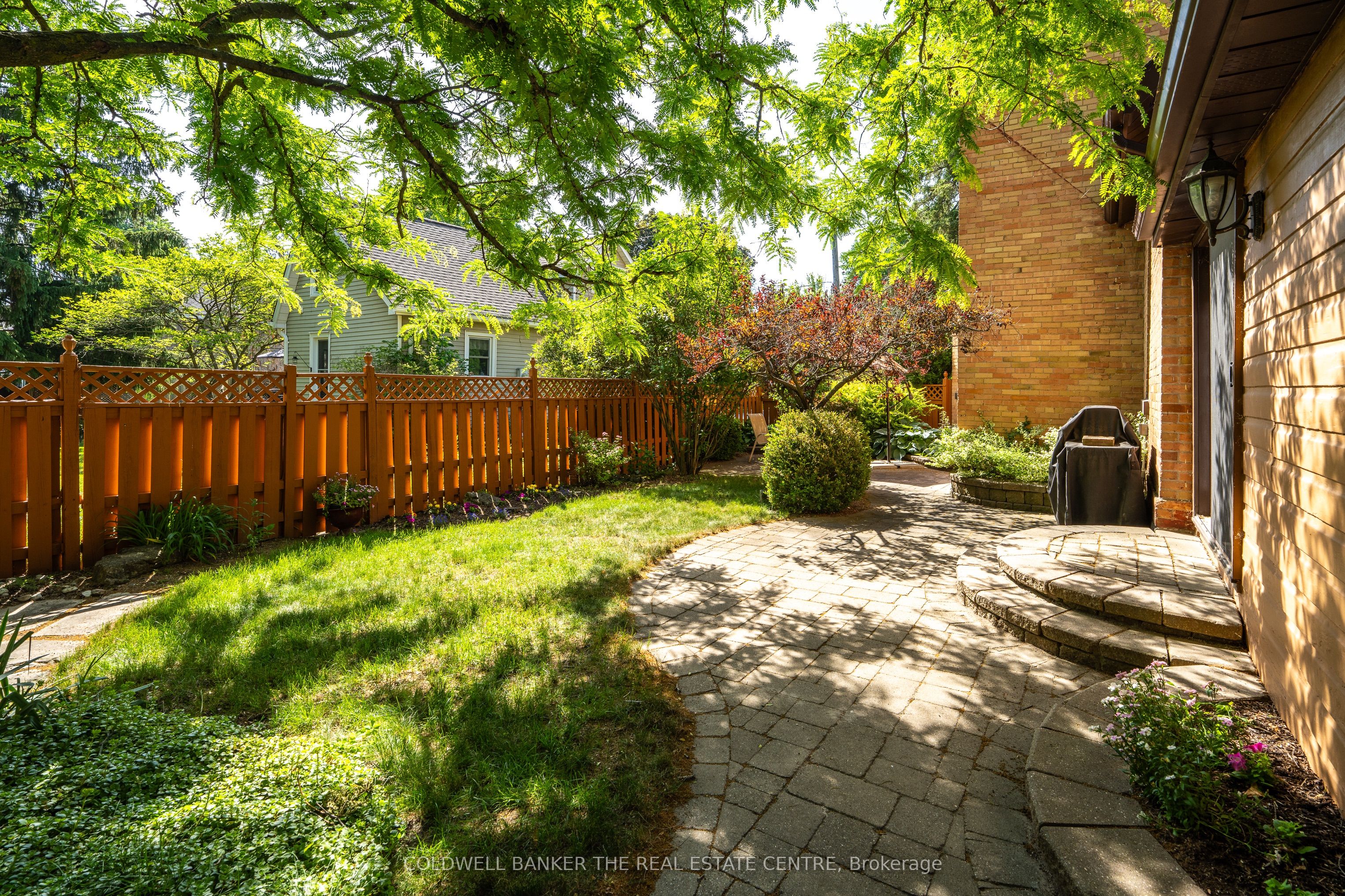 102 Wellington Street E Property Photo 27