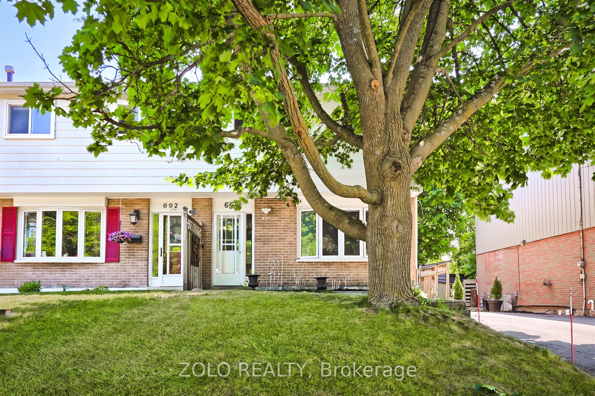 690 Elgin Street Property Photo 1