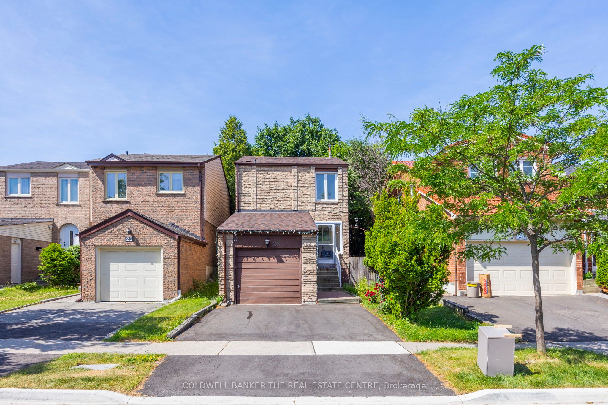 23 Riviera Drive W Property Photo 2
