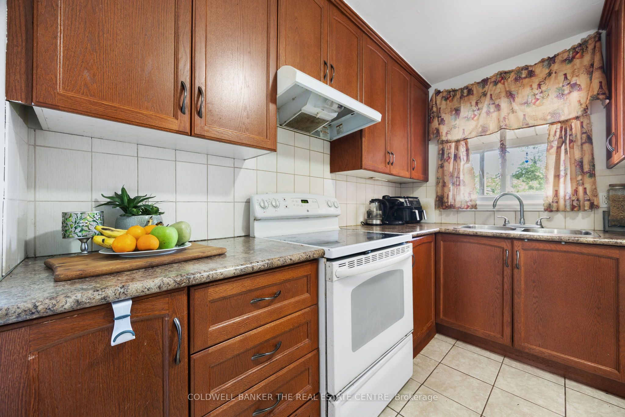 23 Riviera Drive W Property Photo 7