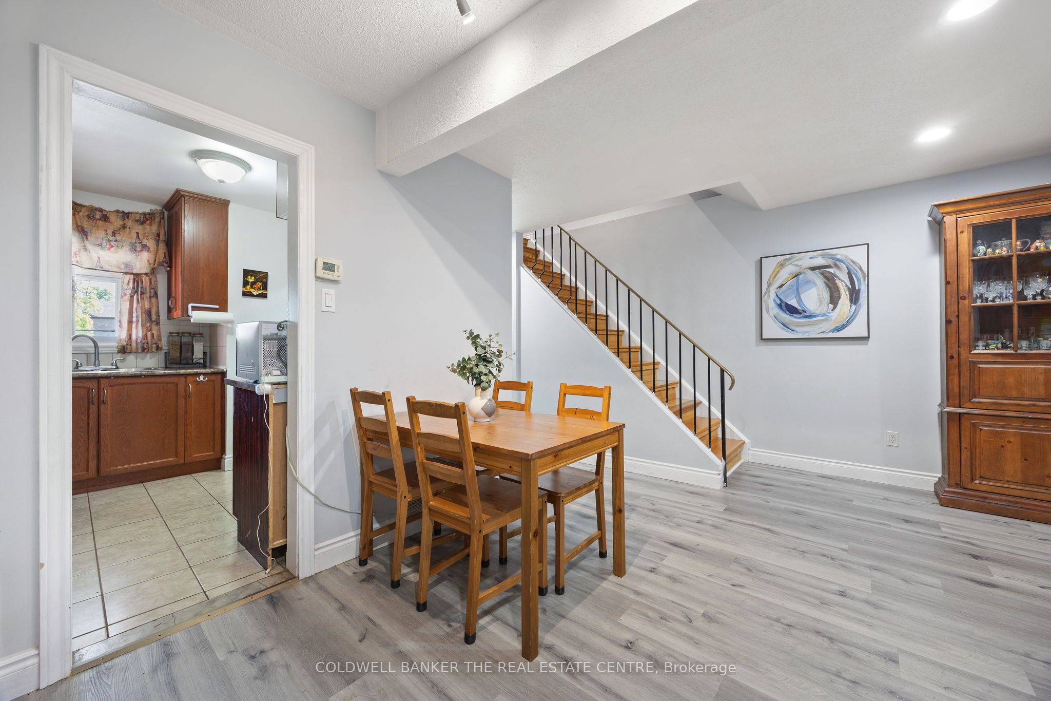 23 Riviera Drive W Property Photo 8