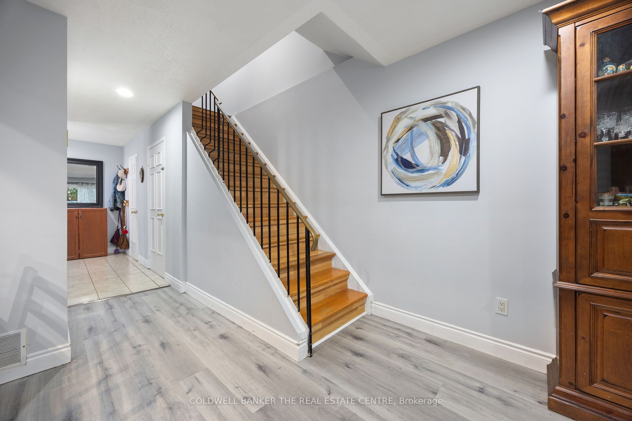23 Riviera Drive W Property Photo 9