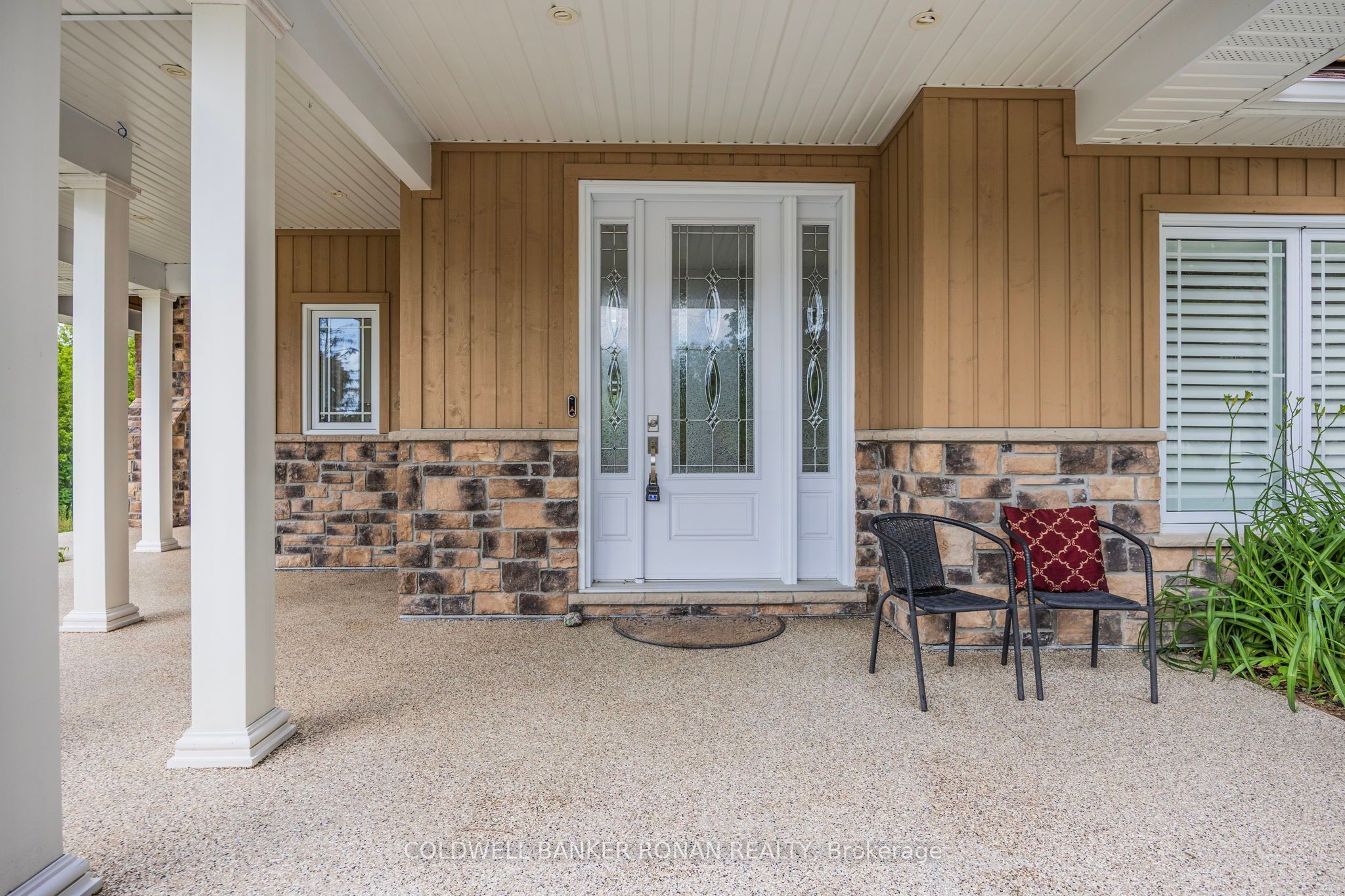 6298 4th Line Property Photo 4