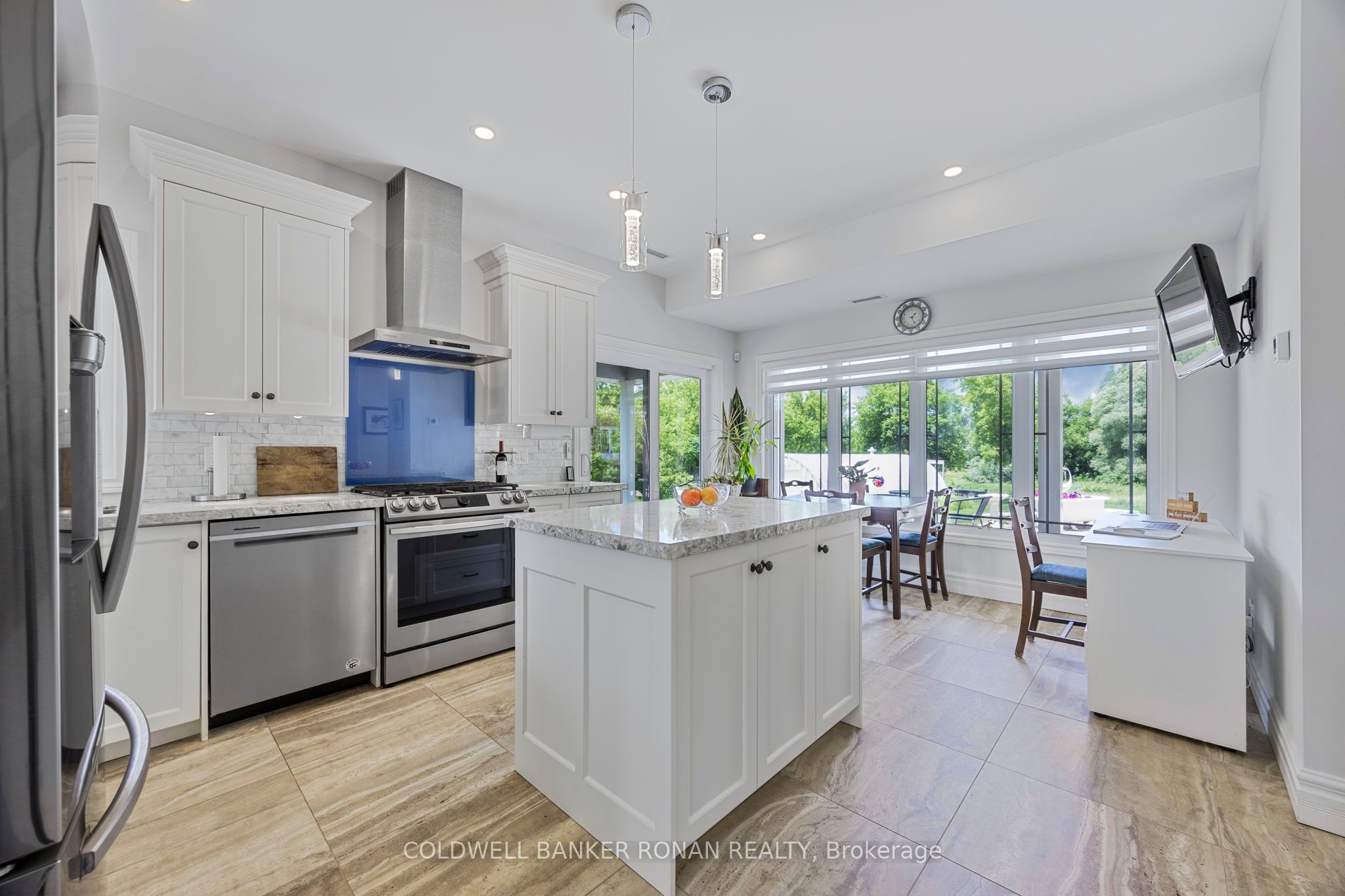 6298 4th Line Property Photo 6