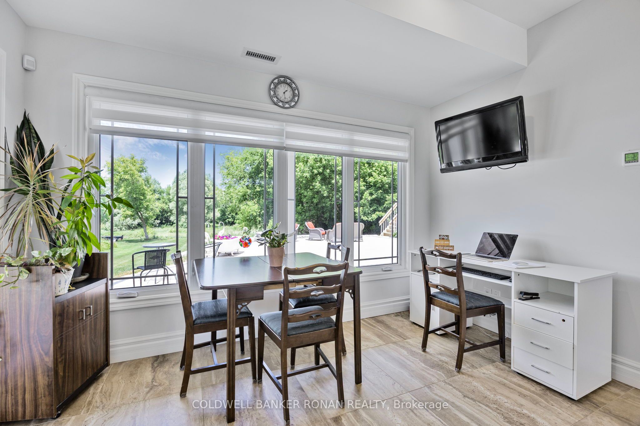 6298 4th Line Property Photo 10