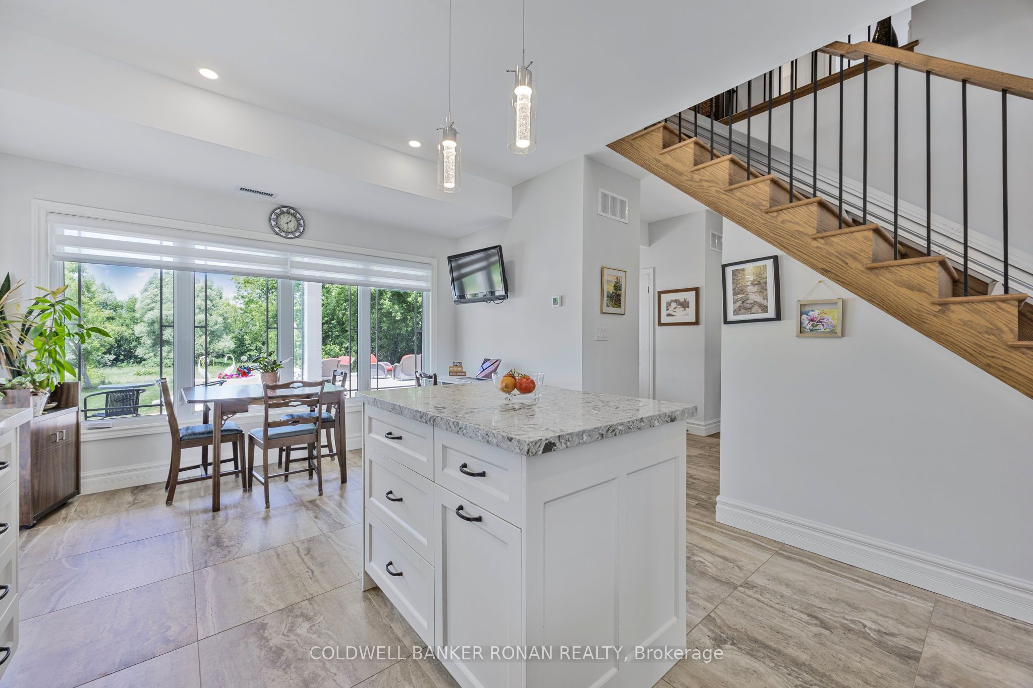 6298 4th Line Property Photo 11