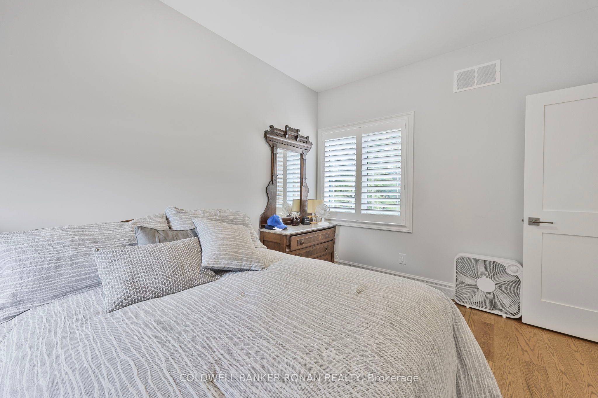 6298 4th Line Property Photo 22