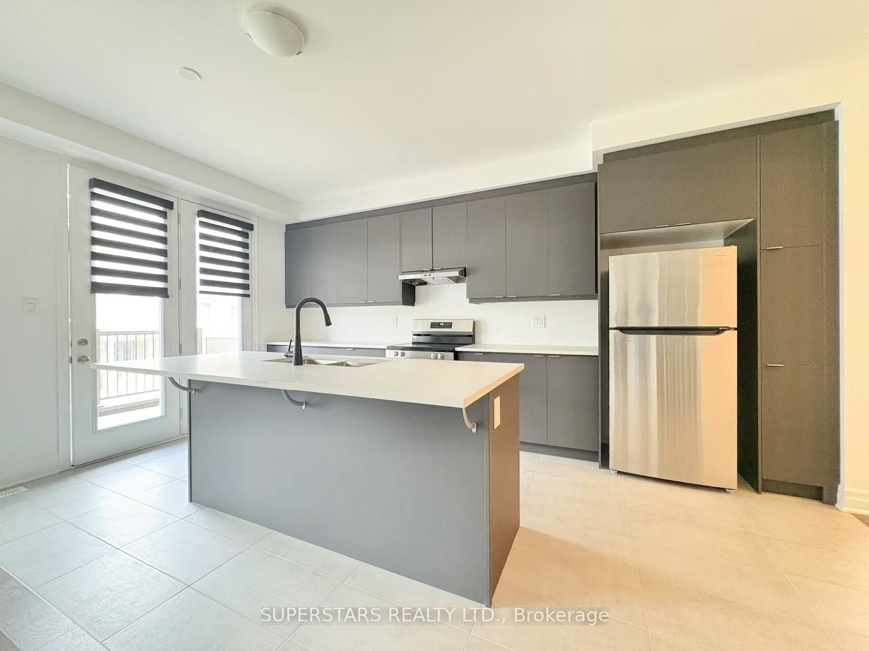 19 Avani Avenue Property Photo 1